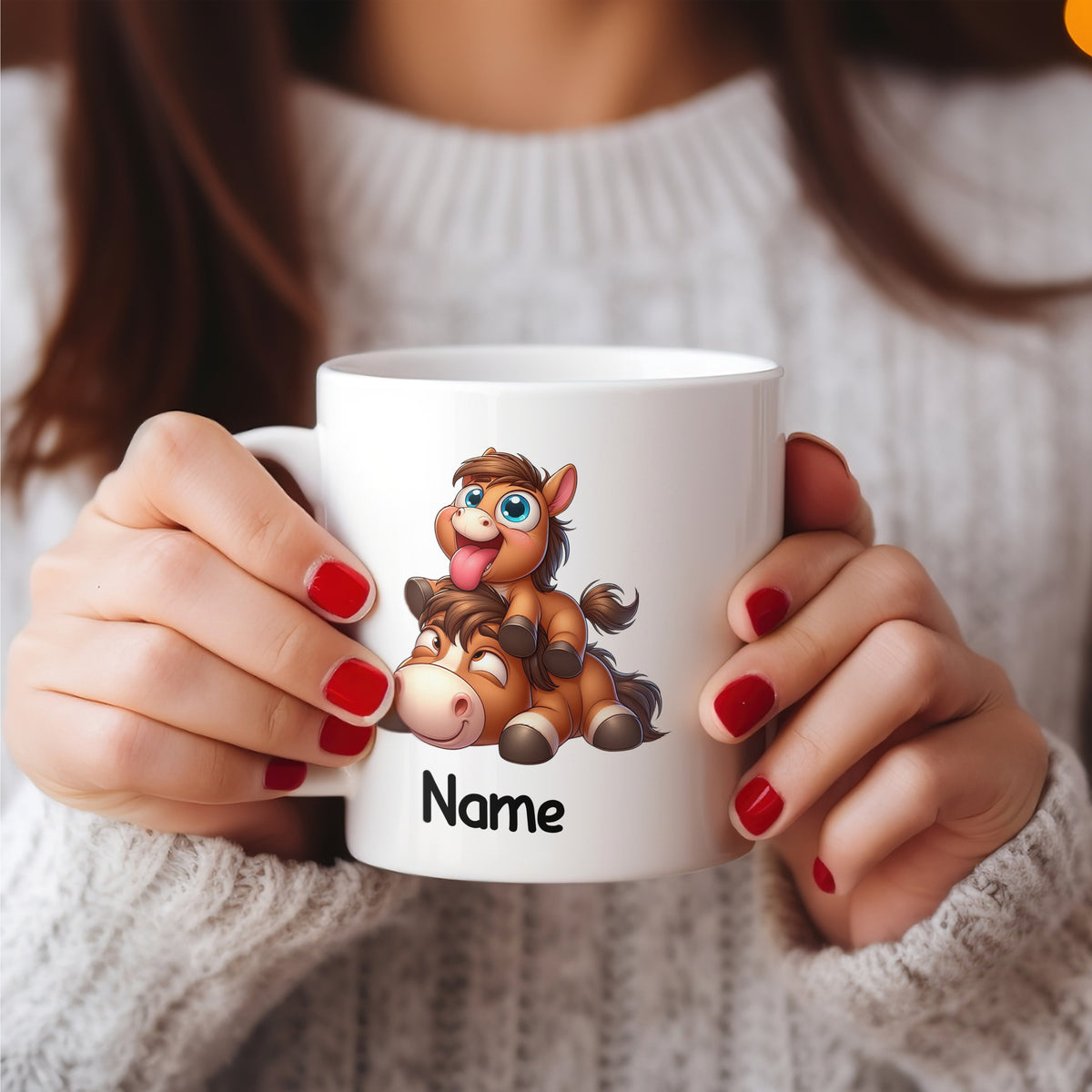 Tasse mit lustigem Pferdemotiv und personalisierbarem Namen.