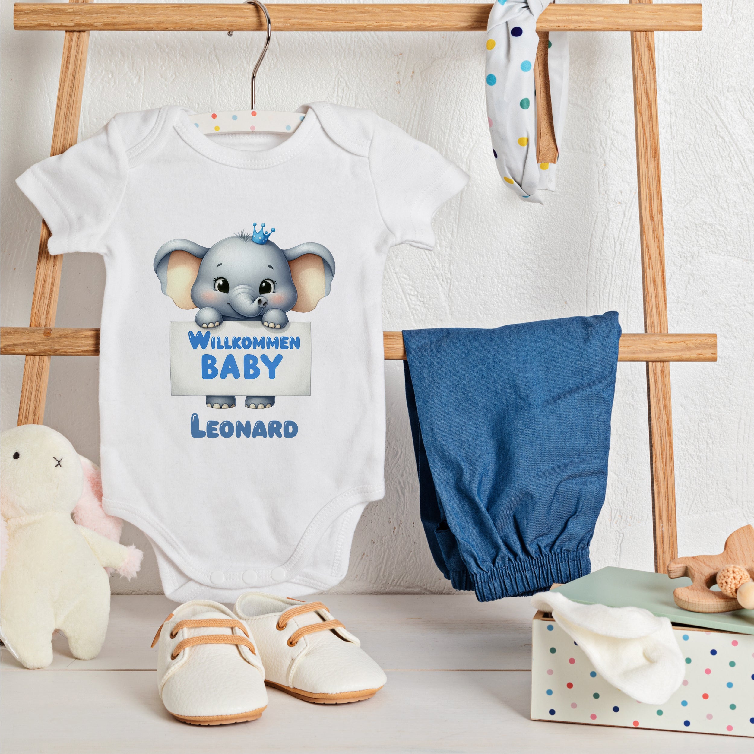 Babybody mit Elefant, weiß, "Willkommen Baby Leonard".