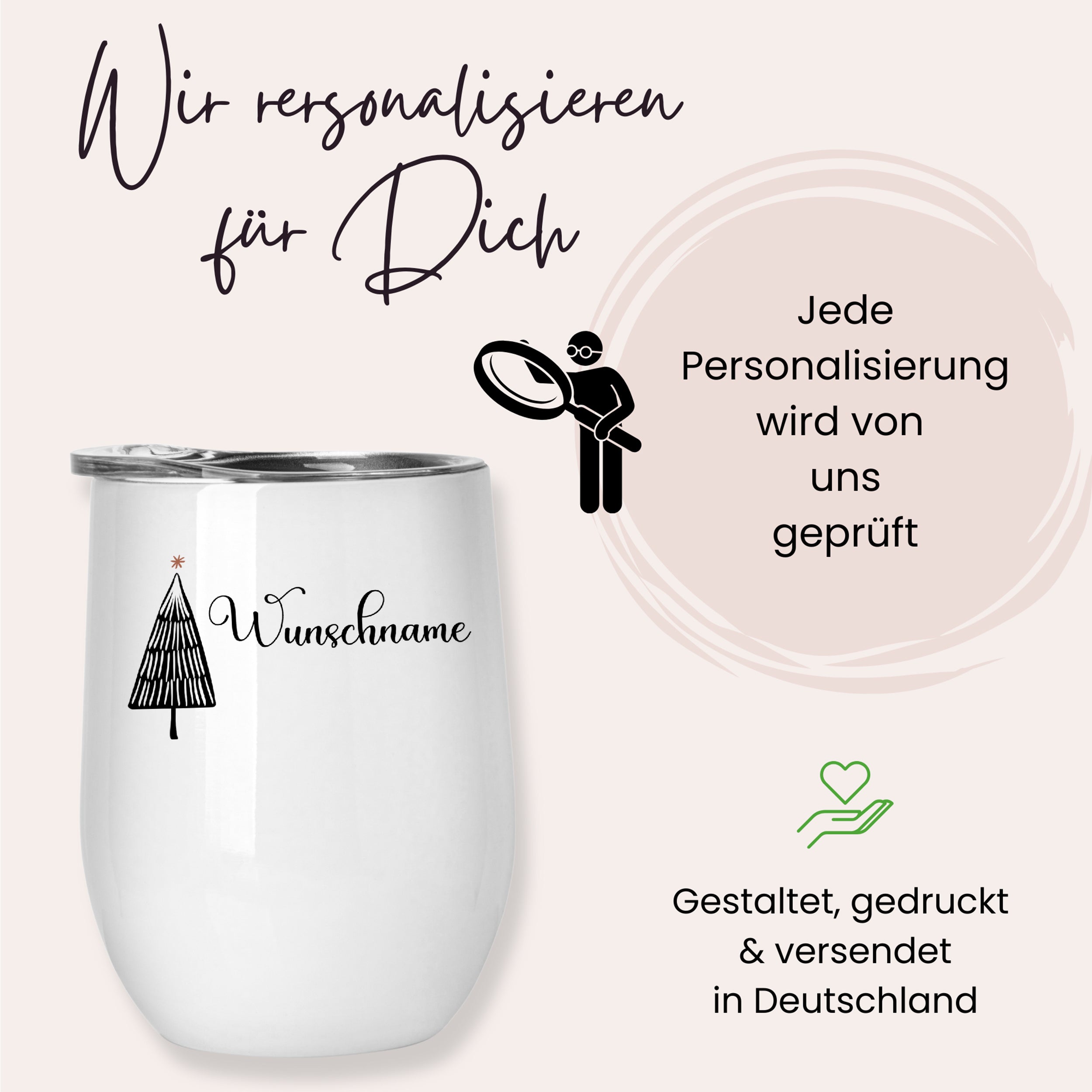 Weißer personalisierbarer Becher mit Weihnachtsbaum und Wunschname.
