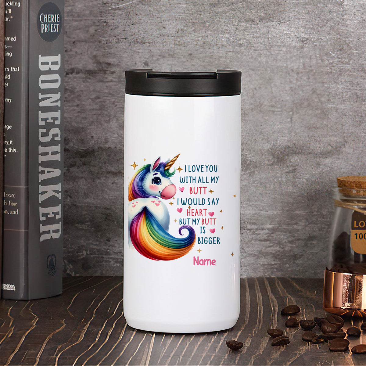 Weißer Becher mit buntem Einhorn und lustigem Spruch.