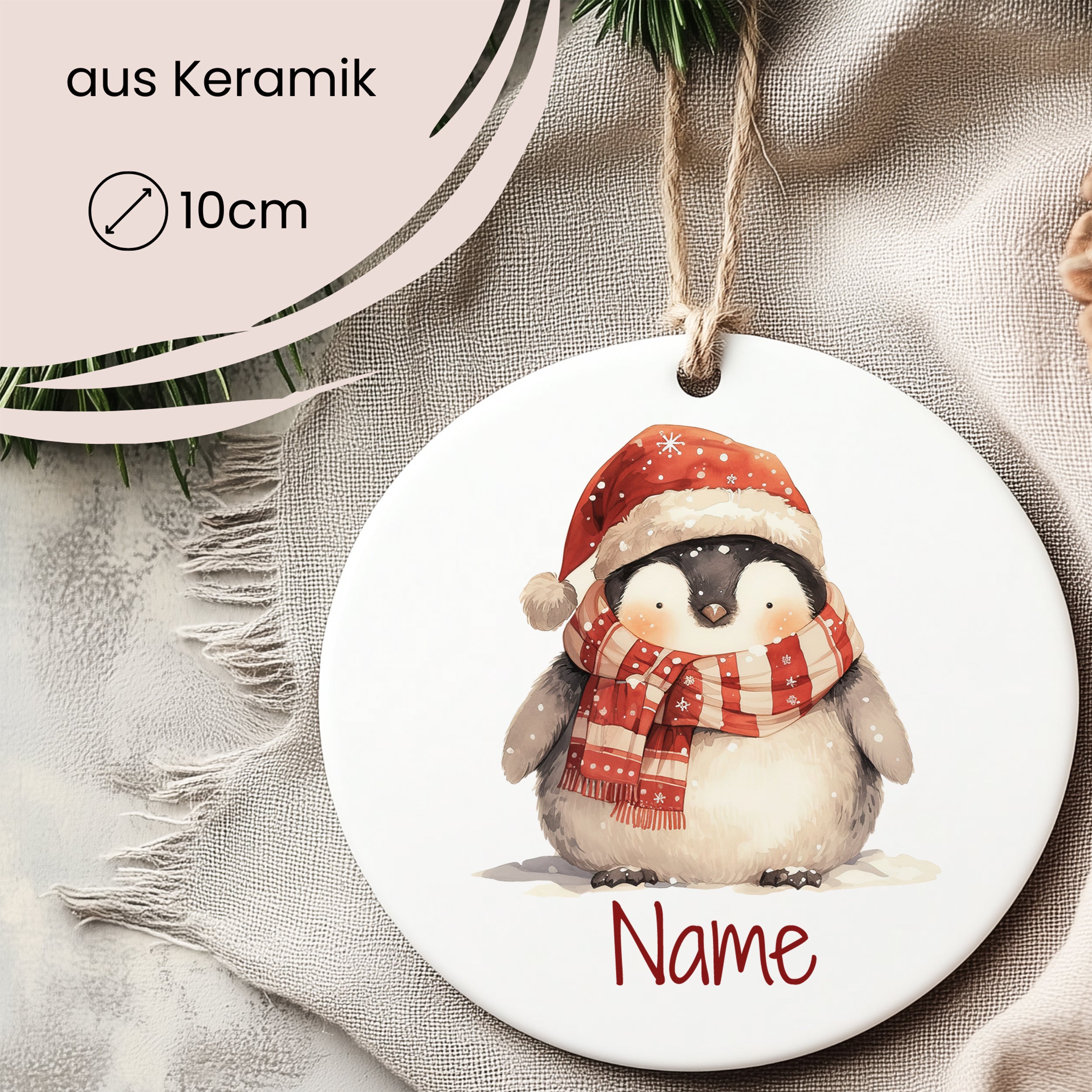 Keramikschild mit Pinguin, rotem Schal und personalisierbarem Namen.