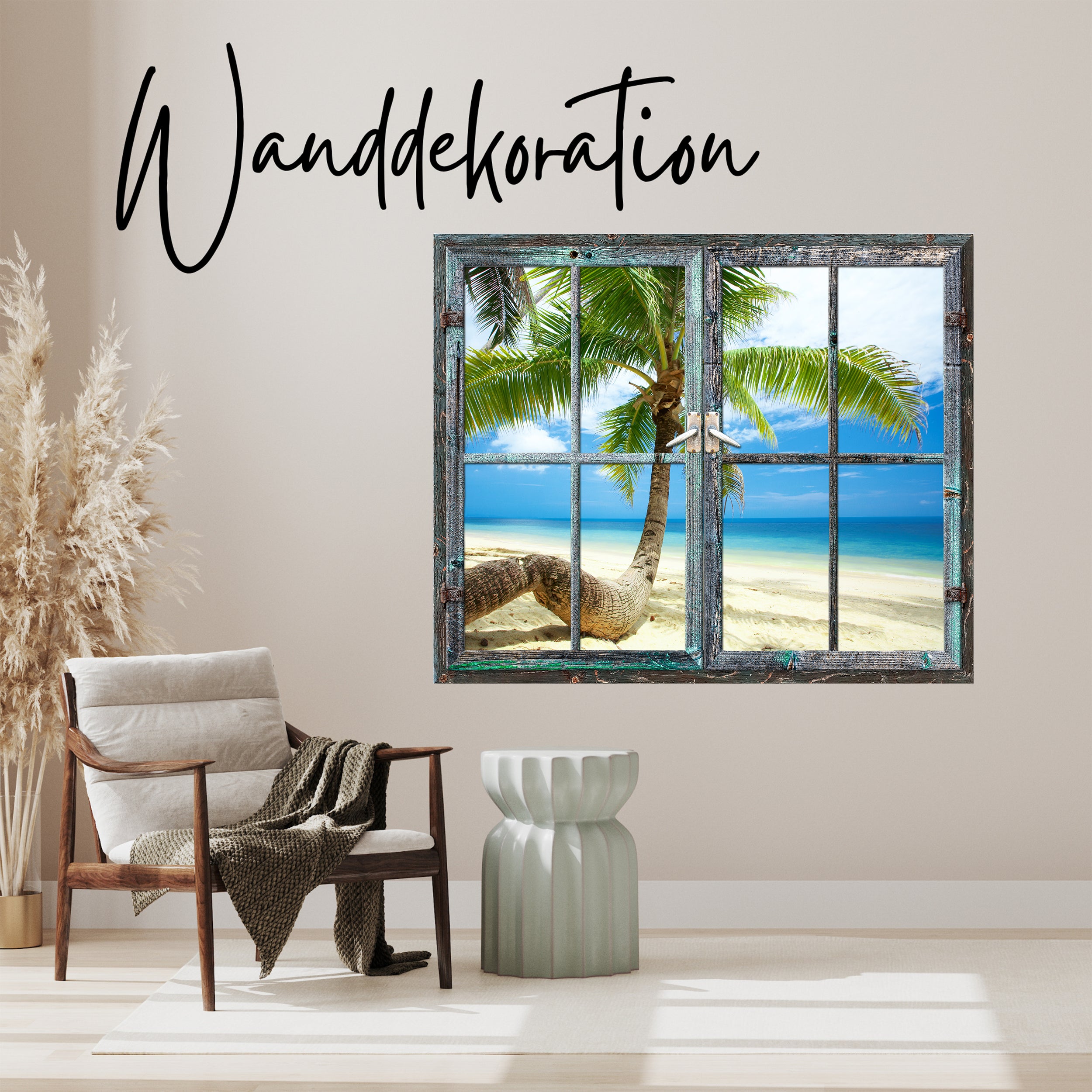 Wanddeko mit Fensterblick auf Strand und Palmen.