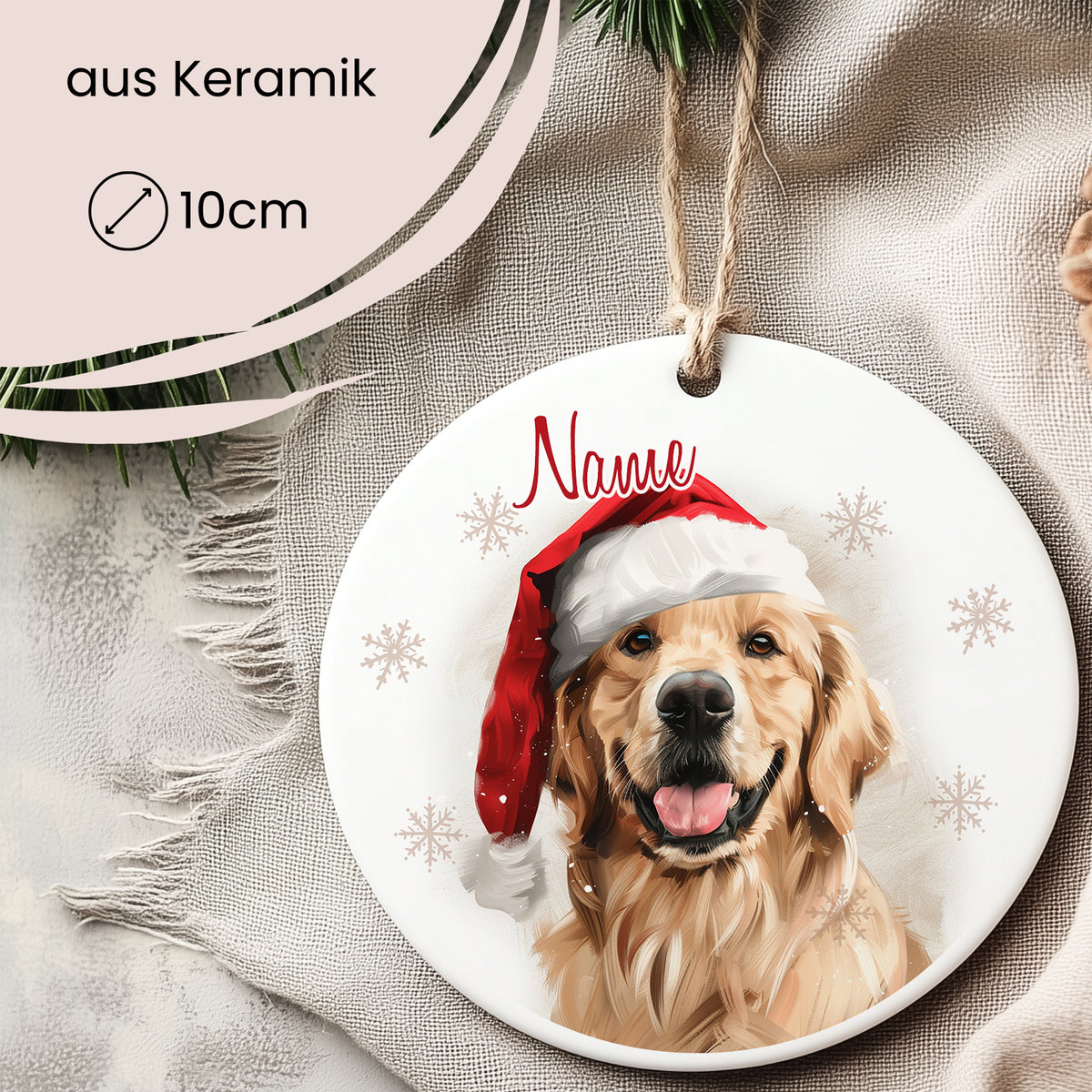 Keramikanhänger mit goldenem Retriever und Weihnachtsmütze, 10 cm.