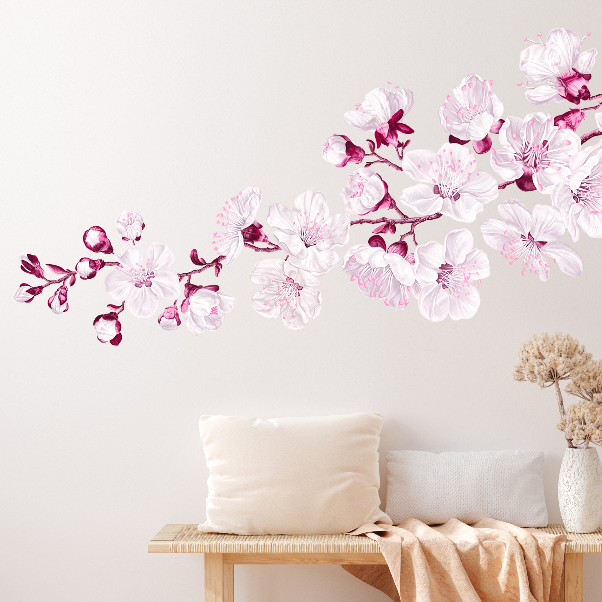Wandtattoo mit weißen Kirschblüten über Sofa