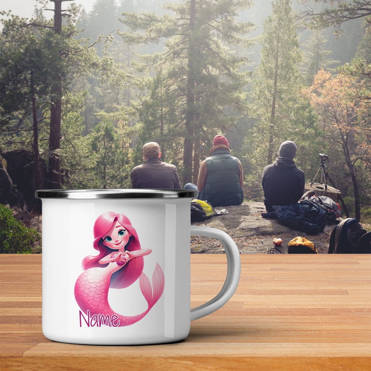 Weißer Emaillebecher mit pinker Meerjungfrau und Name.