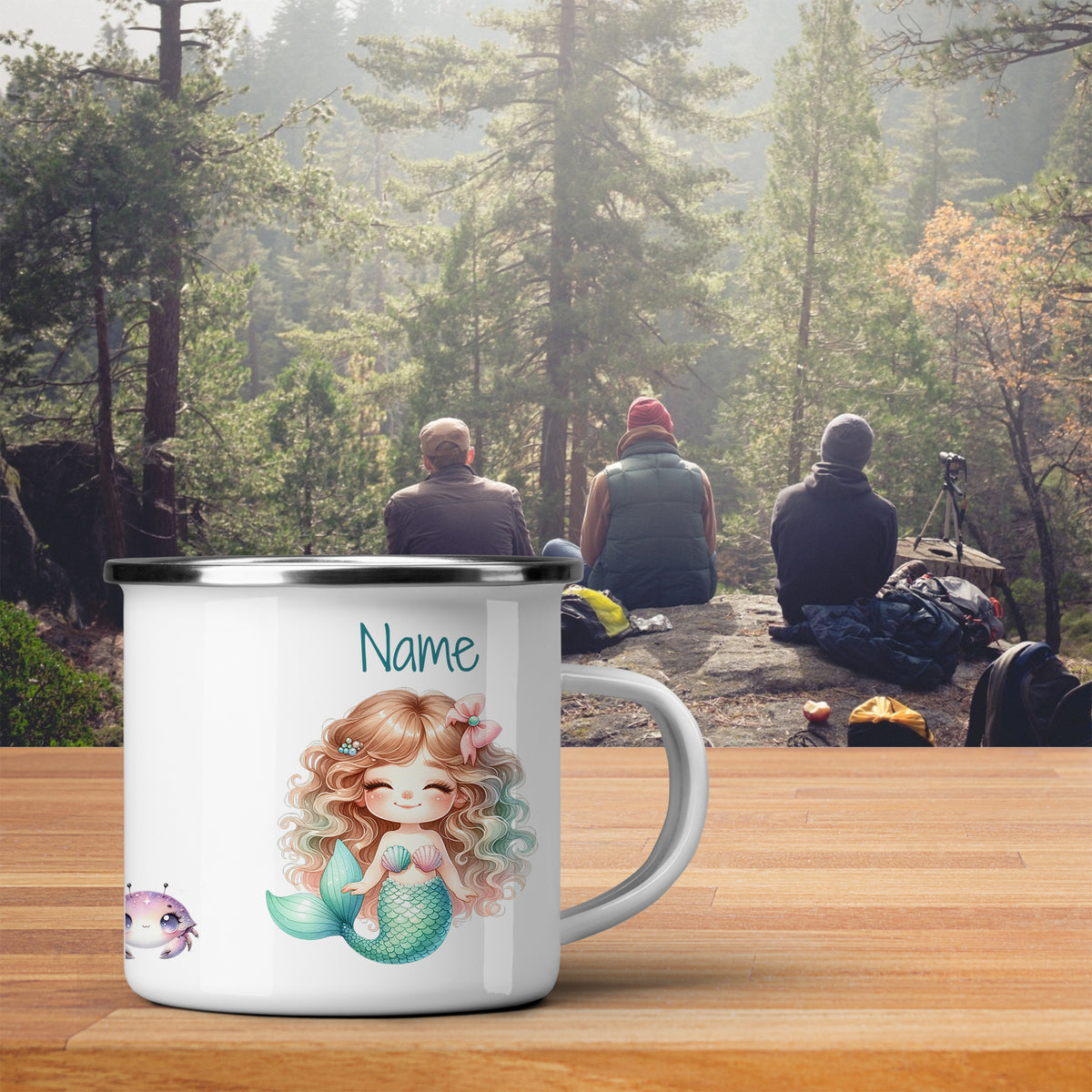 Weißer Emaillebecher mit Meerjungfrau-Design und personalisierbarem Namen.