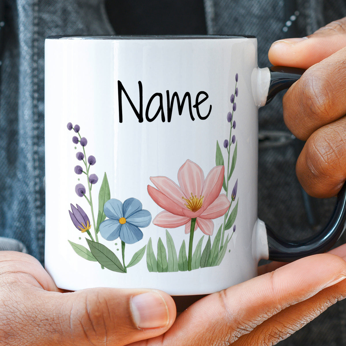 Tasse mit bunten Blumen und personalisierbarem Namen