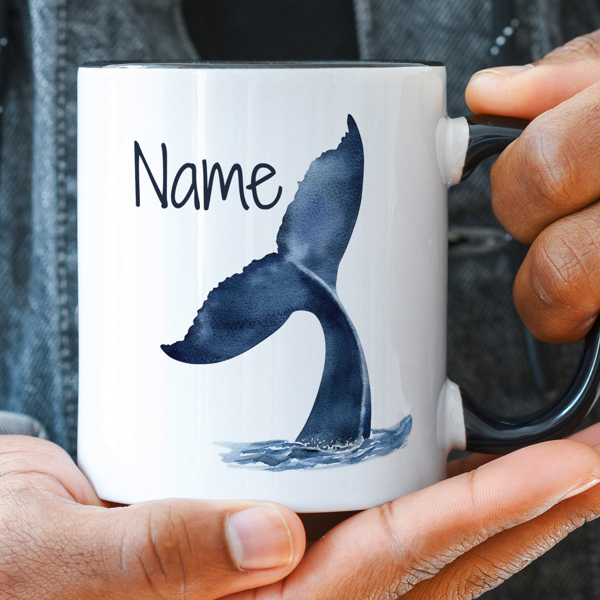 Tasse mit blauer Walfluke und personalisiertem Namen