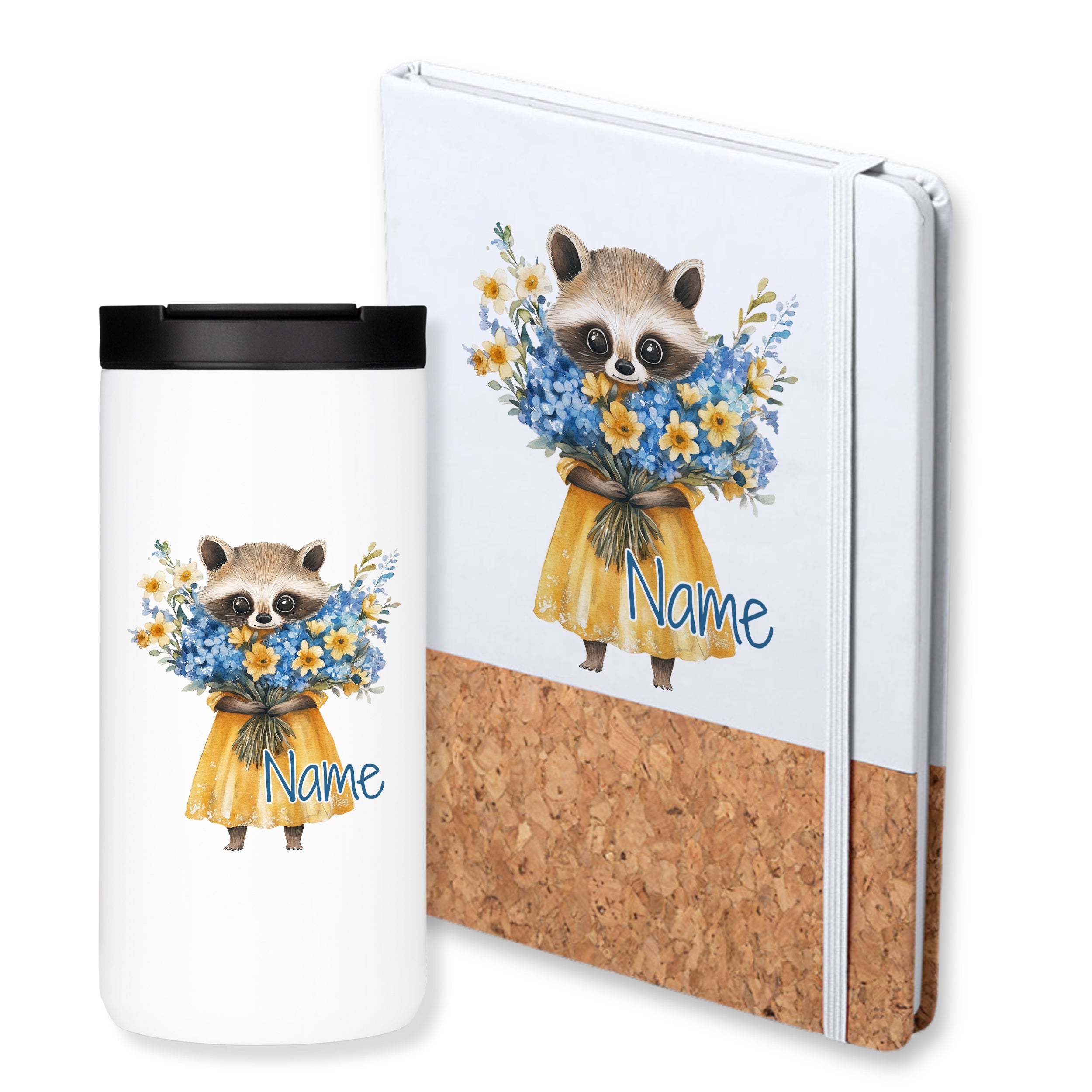 Tasse und Notizbuch mit Waschbär-Illustration und Blumen.