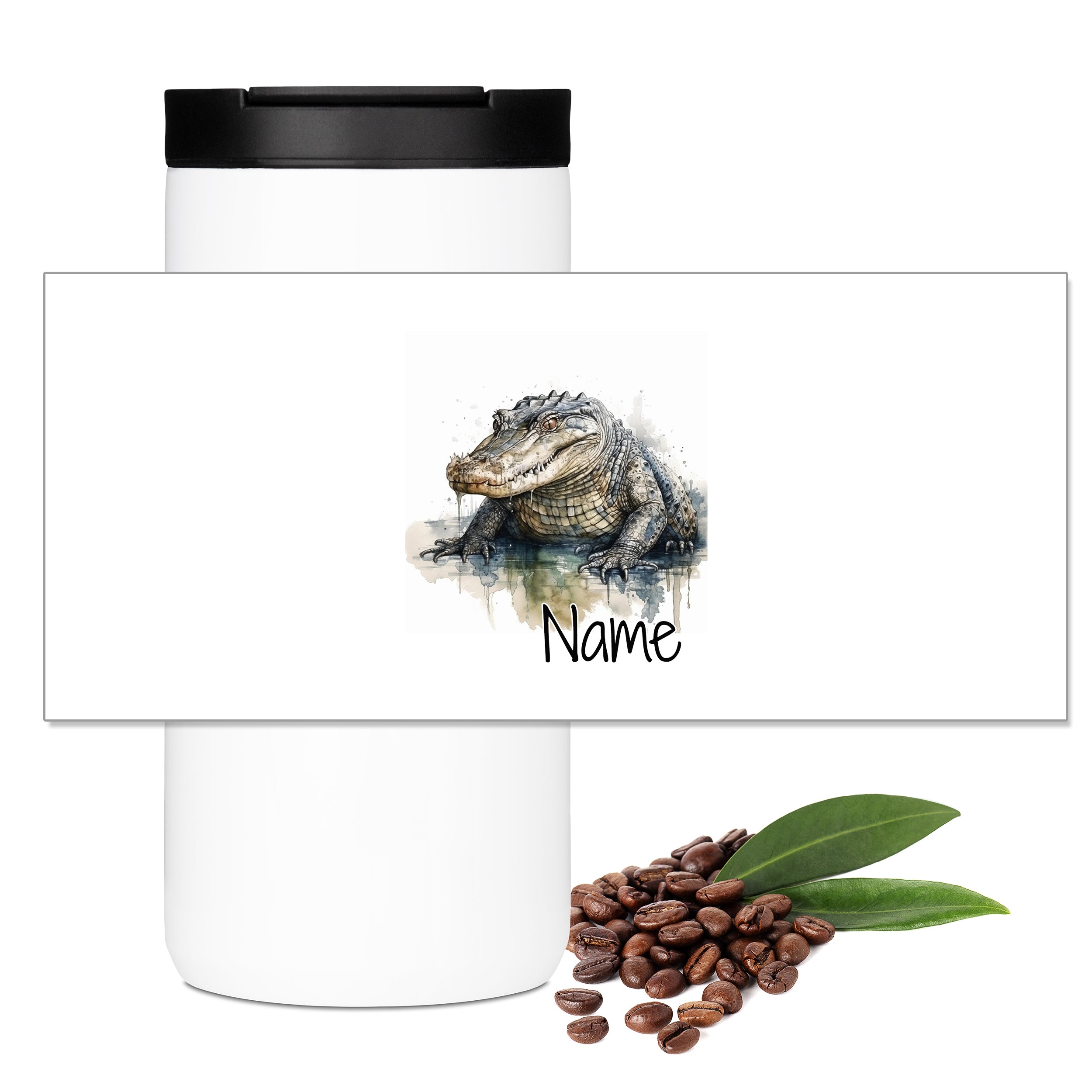 Weißer Kaffeebecher mit Krokodil-Illustration und Namen.