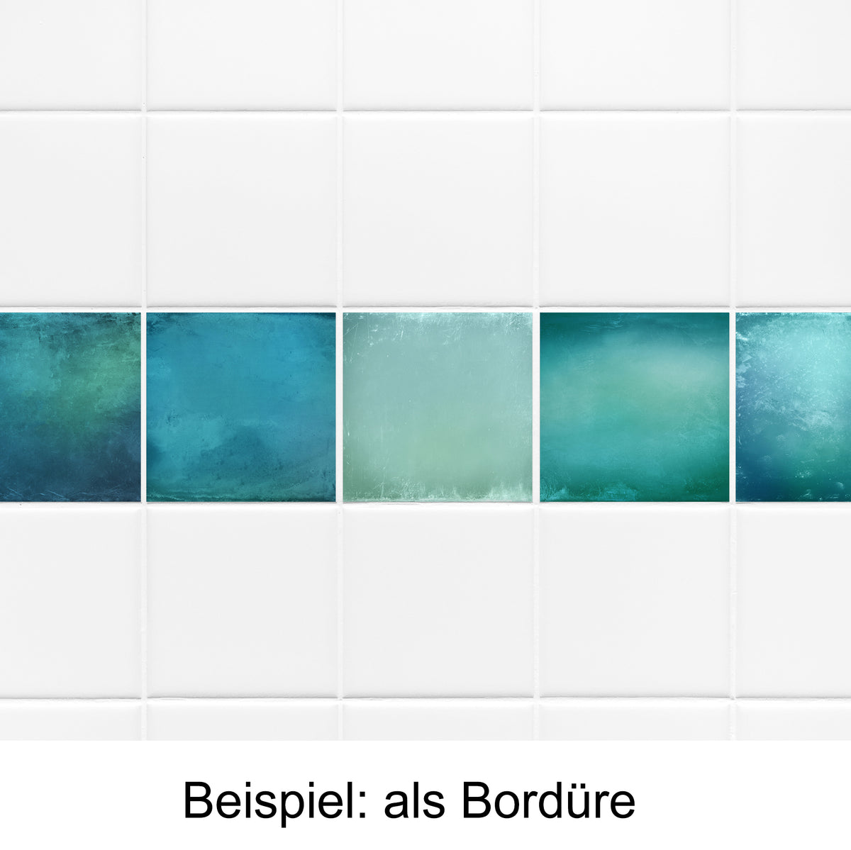 Blaue Fliesenbordüre mit verschiedenen Farbtönen und Texturen.