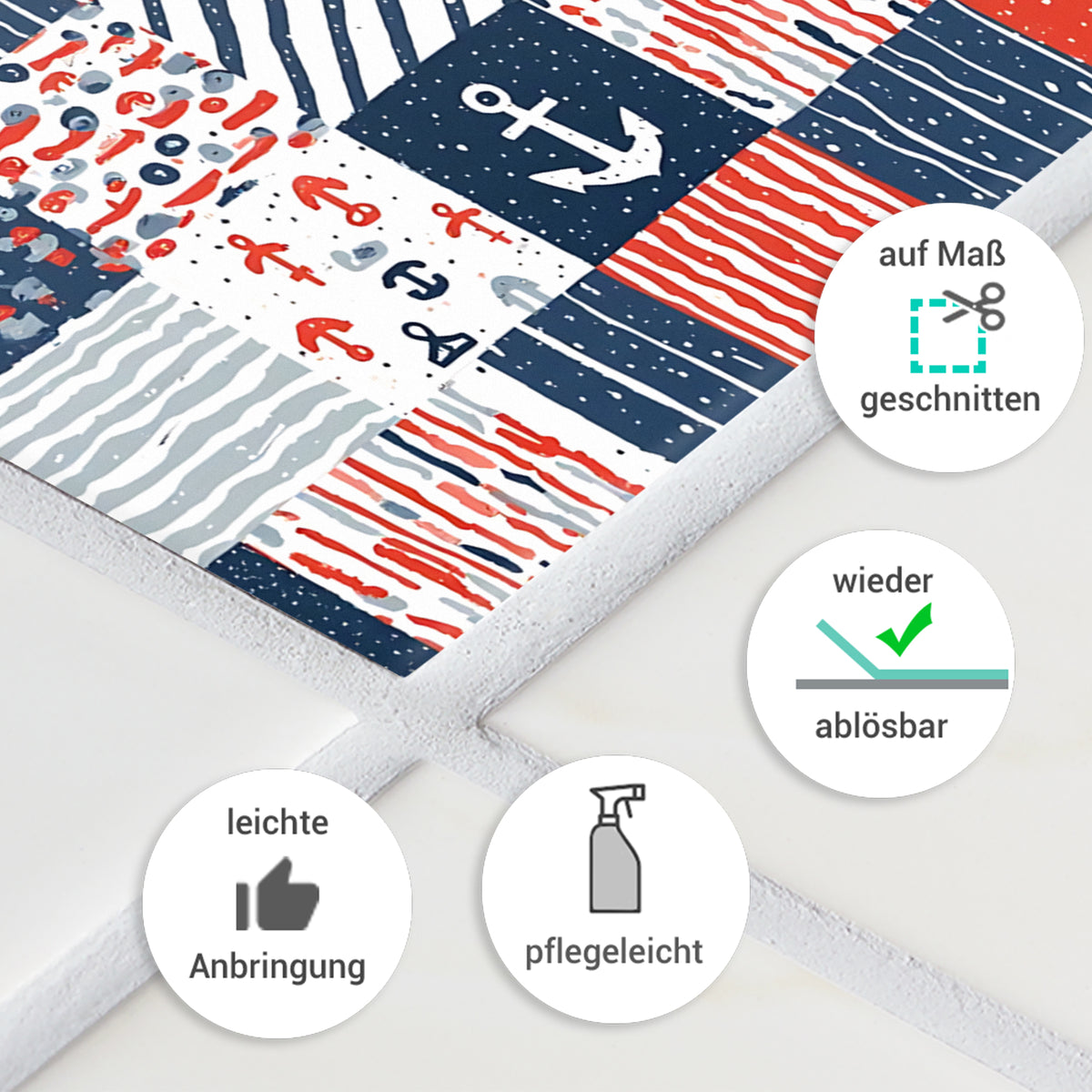 Bunte Teppichmatte mit maritimen Motiven in Blau, Rot und Weiß.