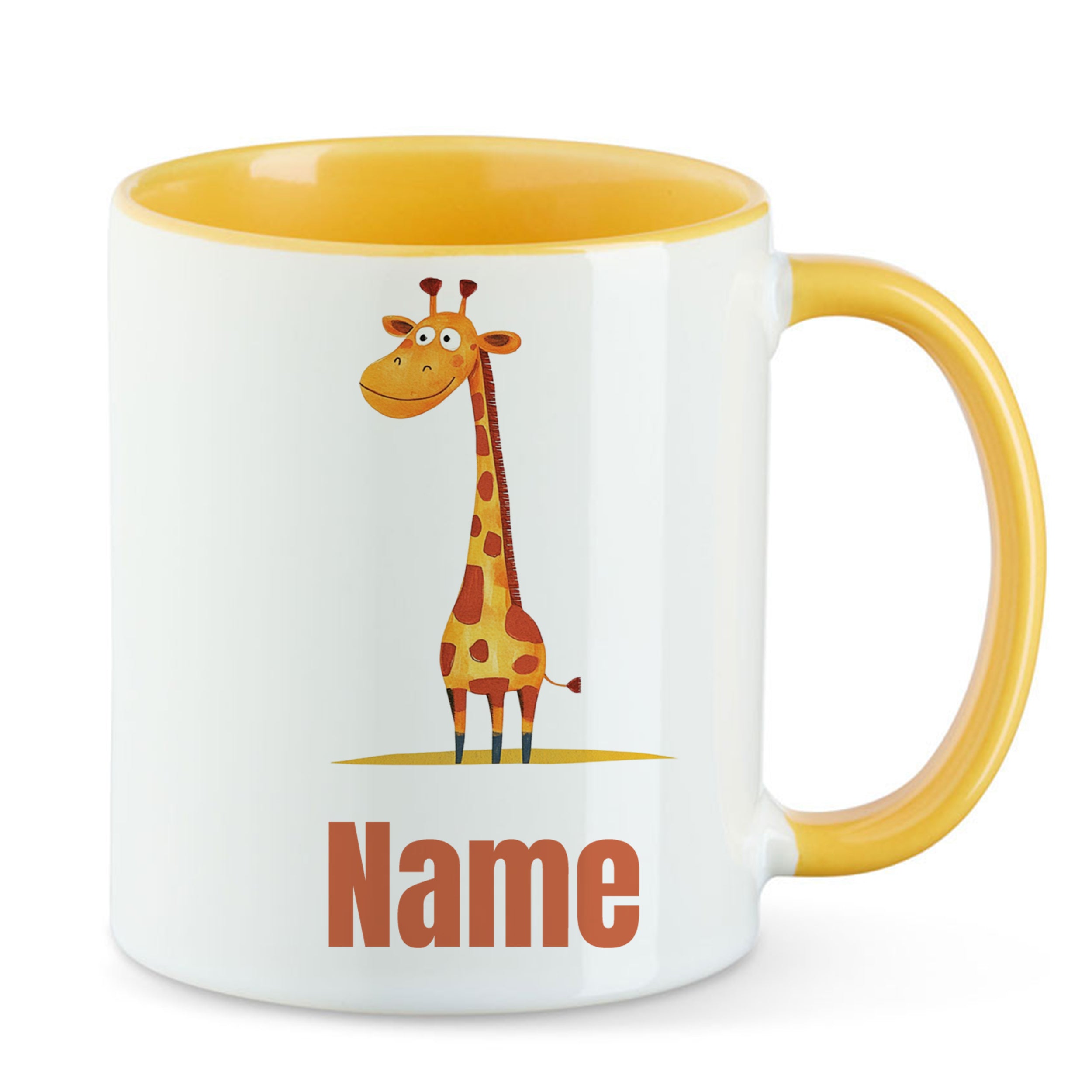 Tasse mit gelbem Henkel und Giraffenmotiv.