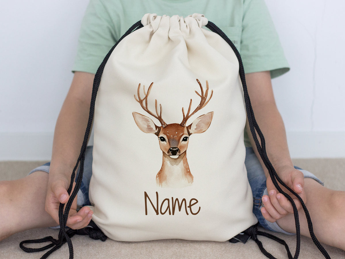 Beige Turnbeutel mit Reh-Motiv und personalisierbarem Namen.