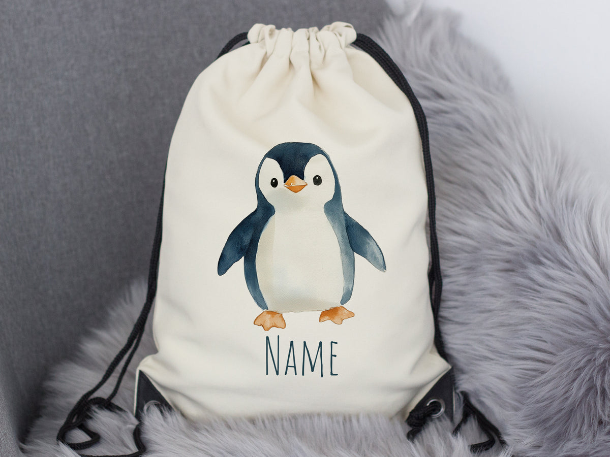 Beige Turnbeutel mit Pinguin-Motiv und Platz für Namen.