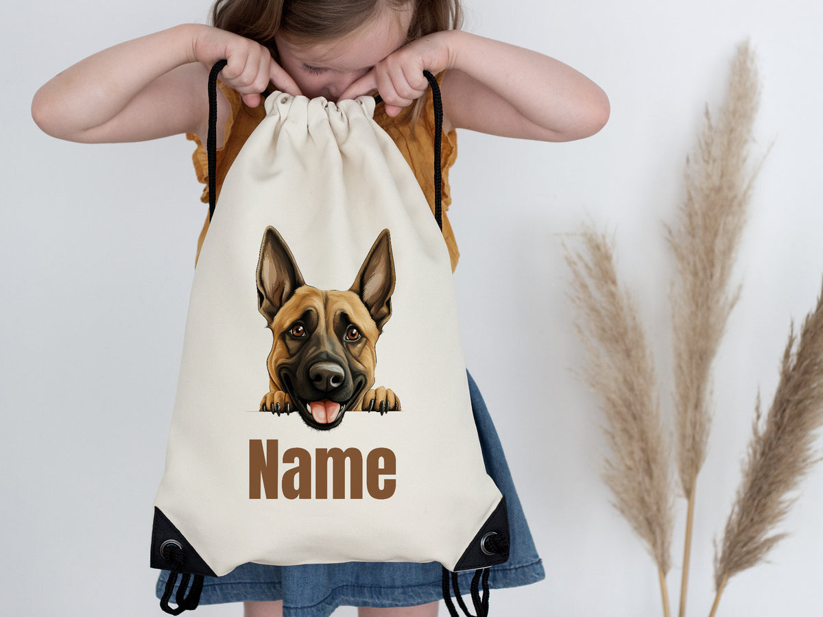 Beige Rucksack mit Hundemotiv und personalisierbarem Namen.