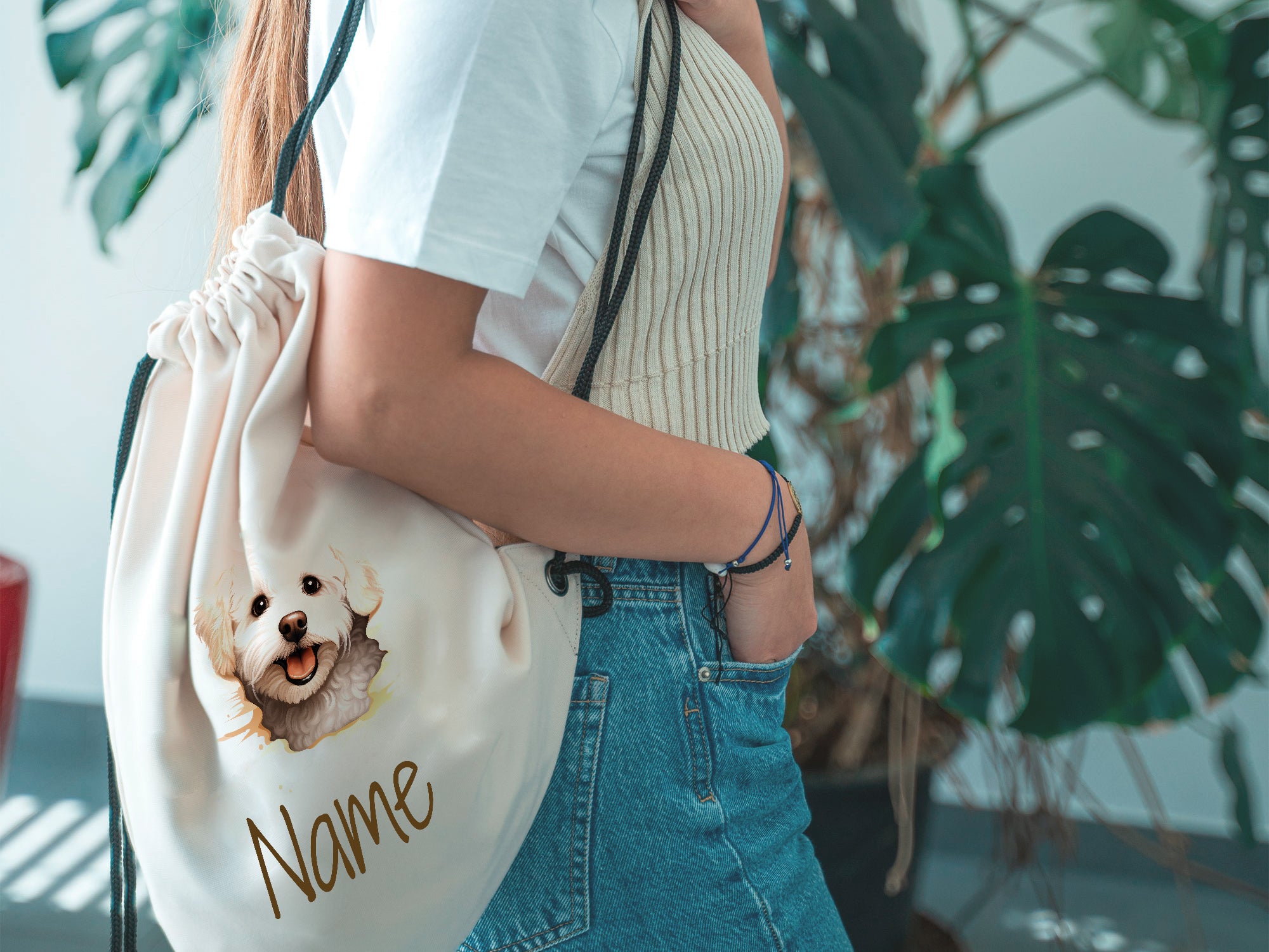 Beige Stoffbeutel mit Hundemotiv und personalisiertem Namen.