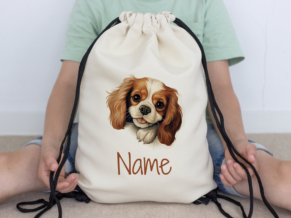 Beige Rucksack mit Hundemotiv und personalisierbarem Namen.