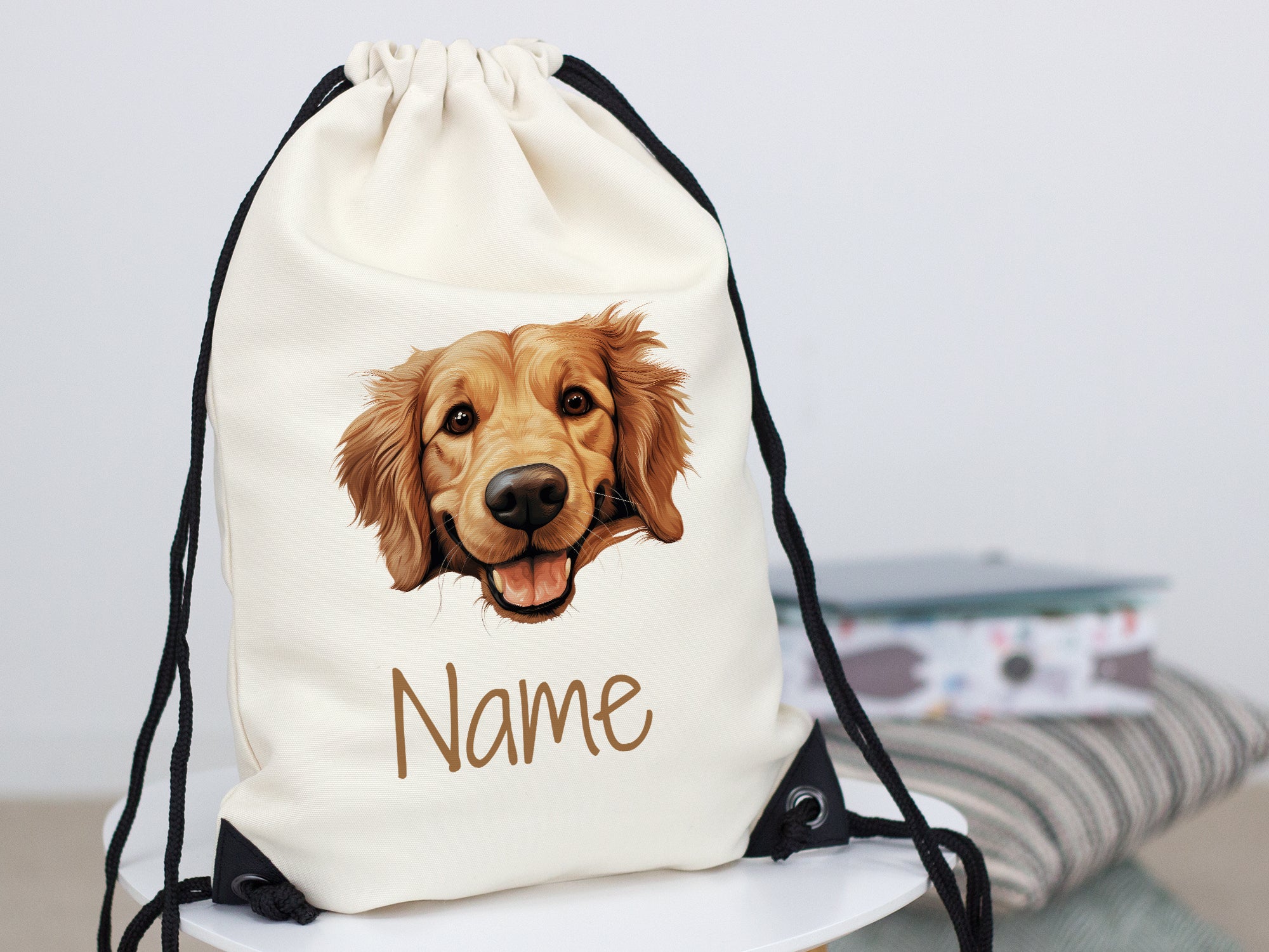 Beige Turnbeutel mit goldenem Retriever und personalisierbarem Namen.
