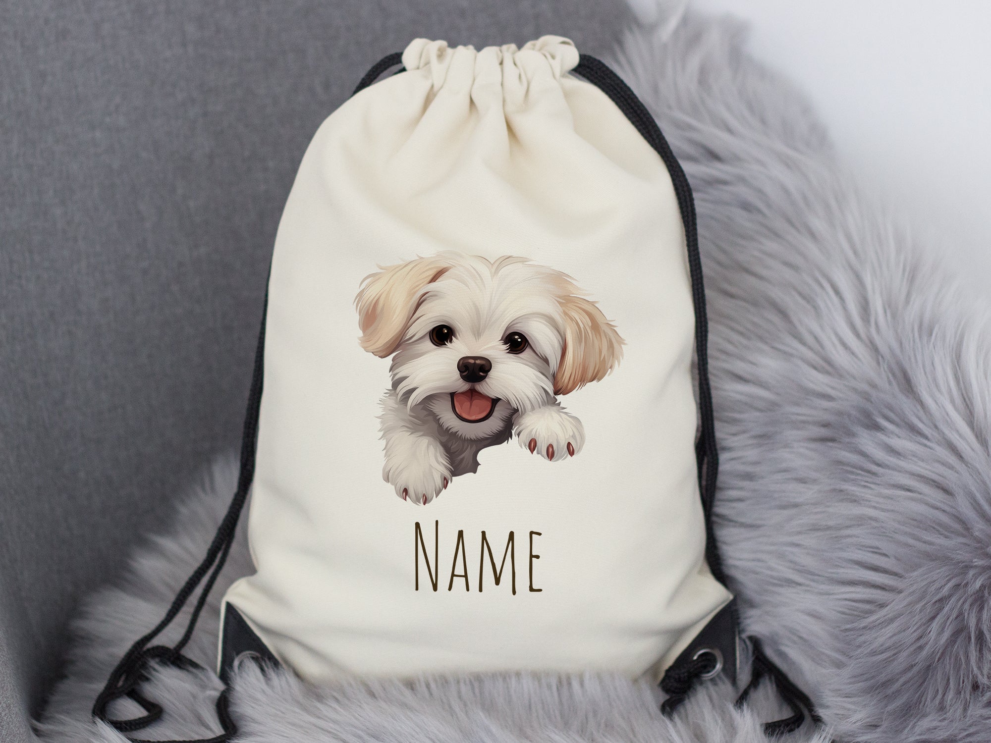 Beige Rucksack mit Hundemotiv und Platz für Namen.