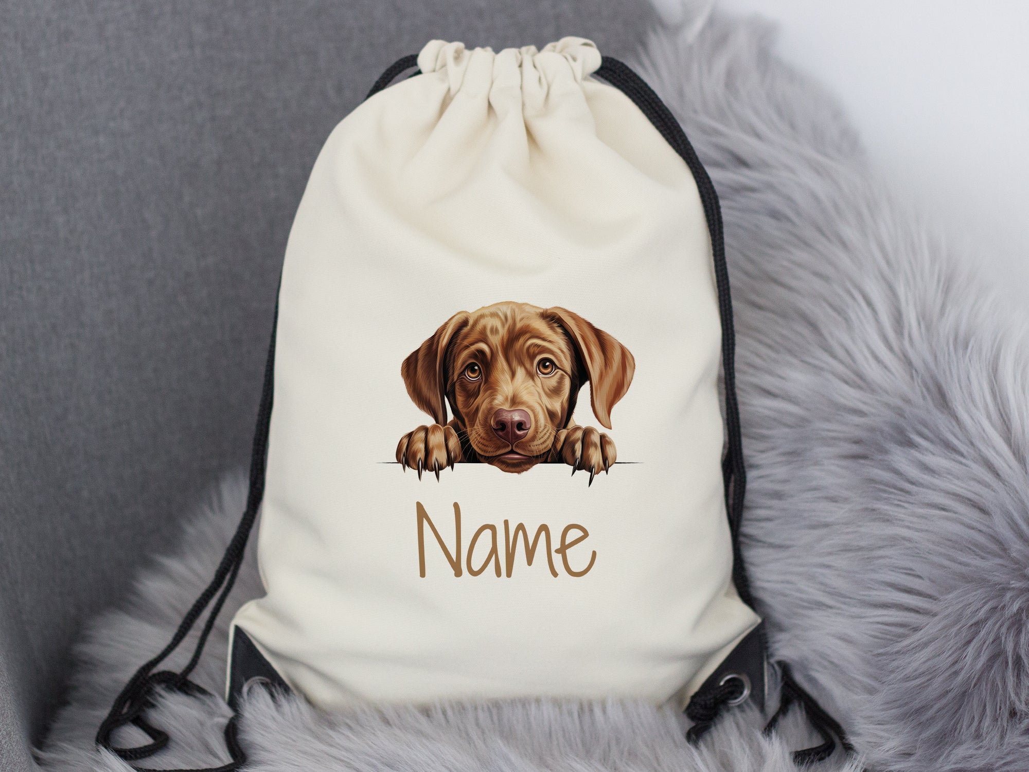 Beige Turnbeutel mit Hundemotiv und personalisierbarem Namen.