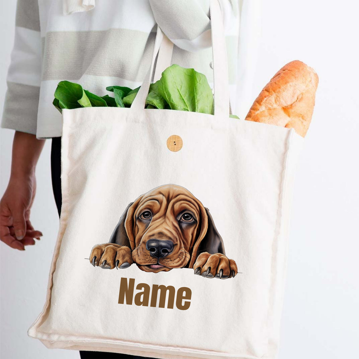 Beige Stofftasche mit Hundemotiv und personalisiertem Namen.