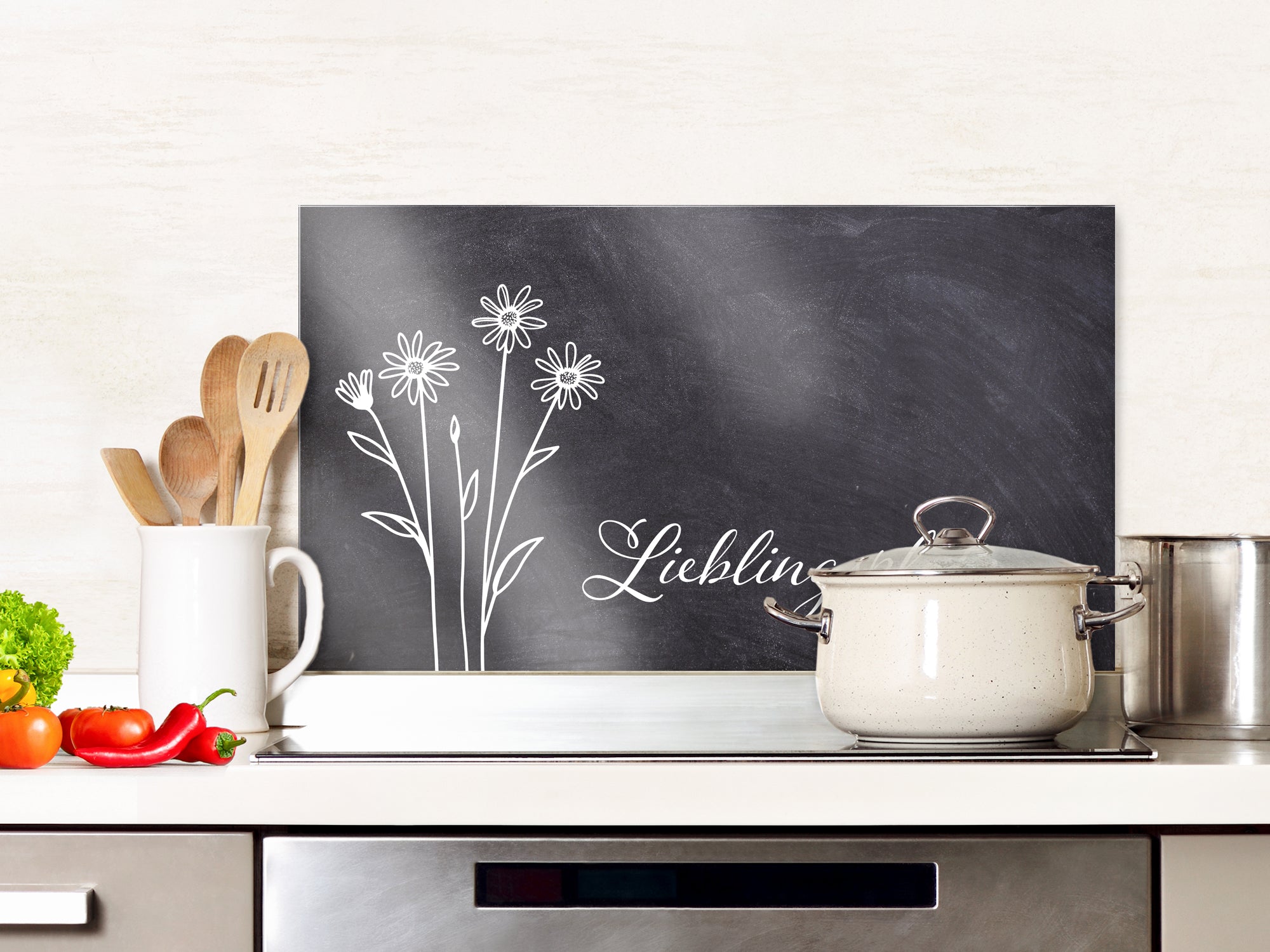 Detailansicht des Glas-Spritzschutzes mit Blumen und Lieblingsplatz
