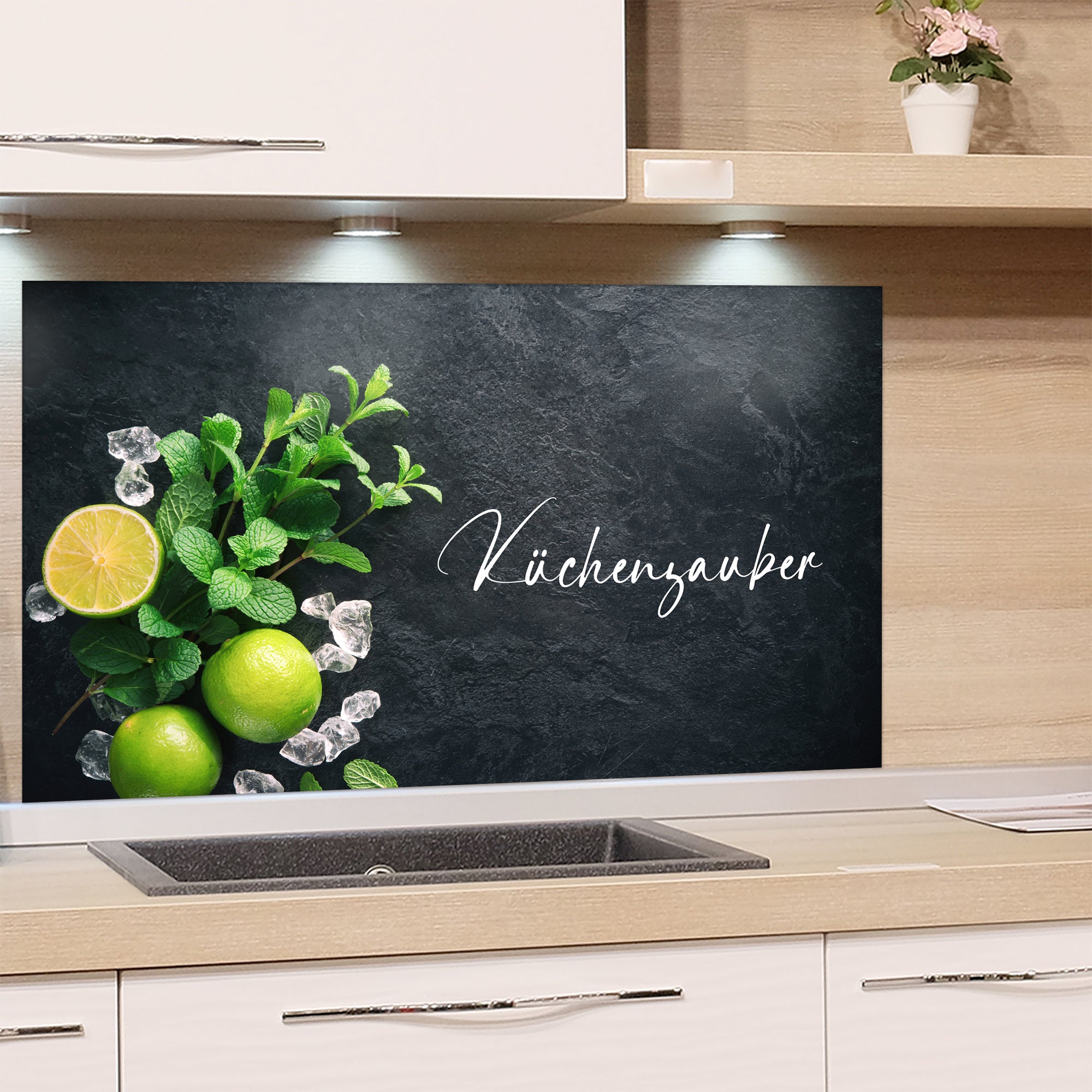 Glas-Spritzschutz mit Limetten und Schriftzug Küchenzauber