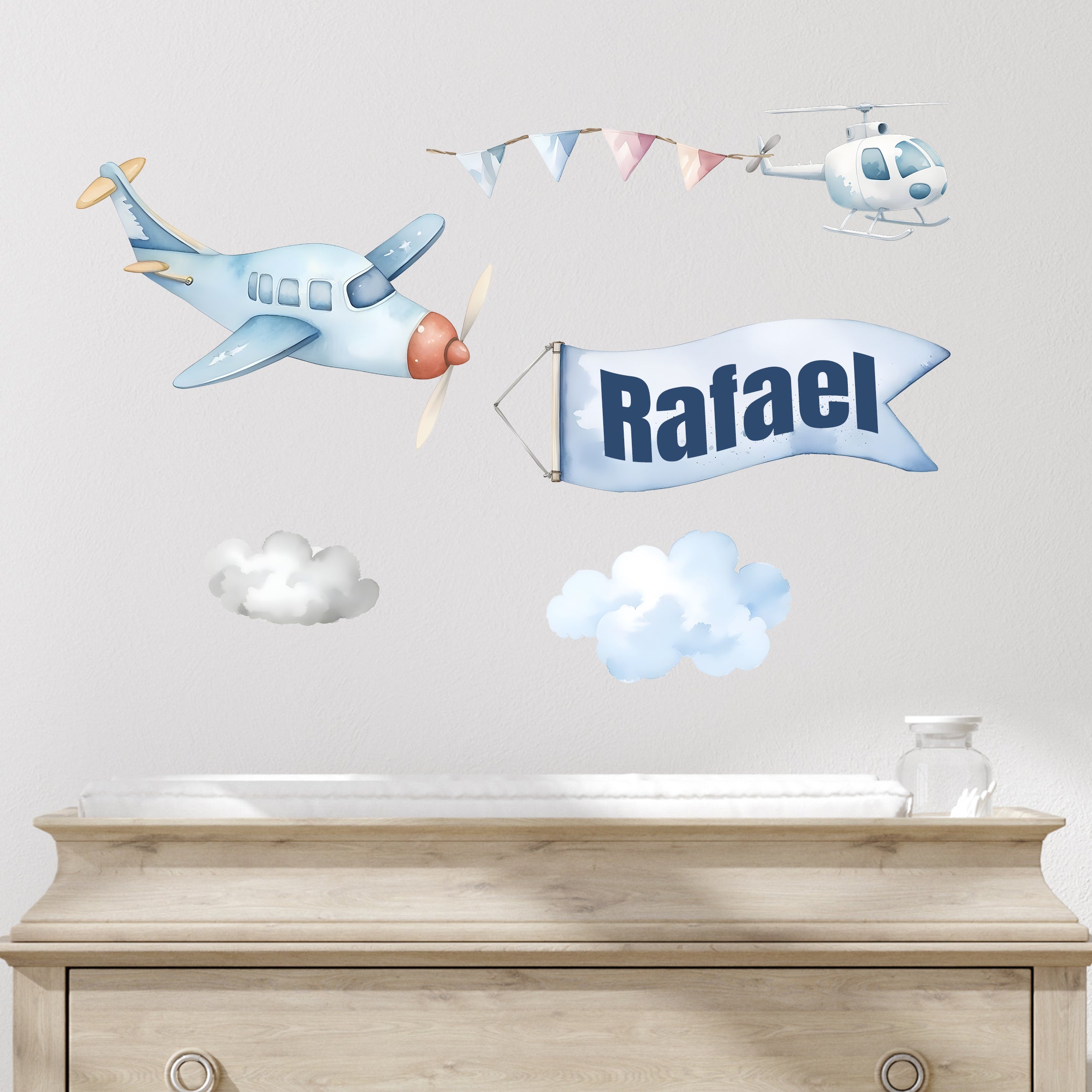 Blaue Flugzeuge und Helikopter mit Wolken und Banner "Rafael".