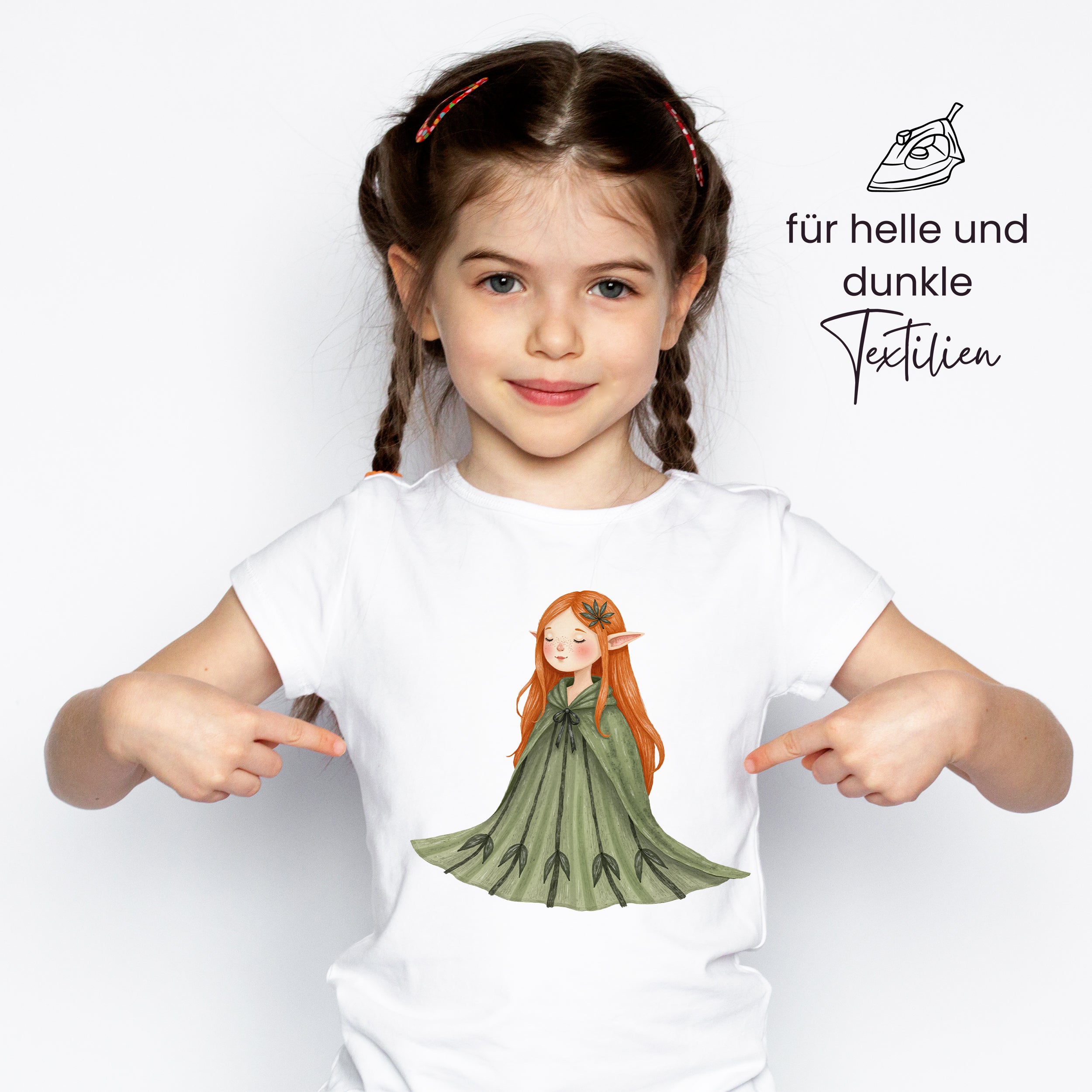 T-Shirt mit Elfen-Motiv in Weiß und grüner Farbe.