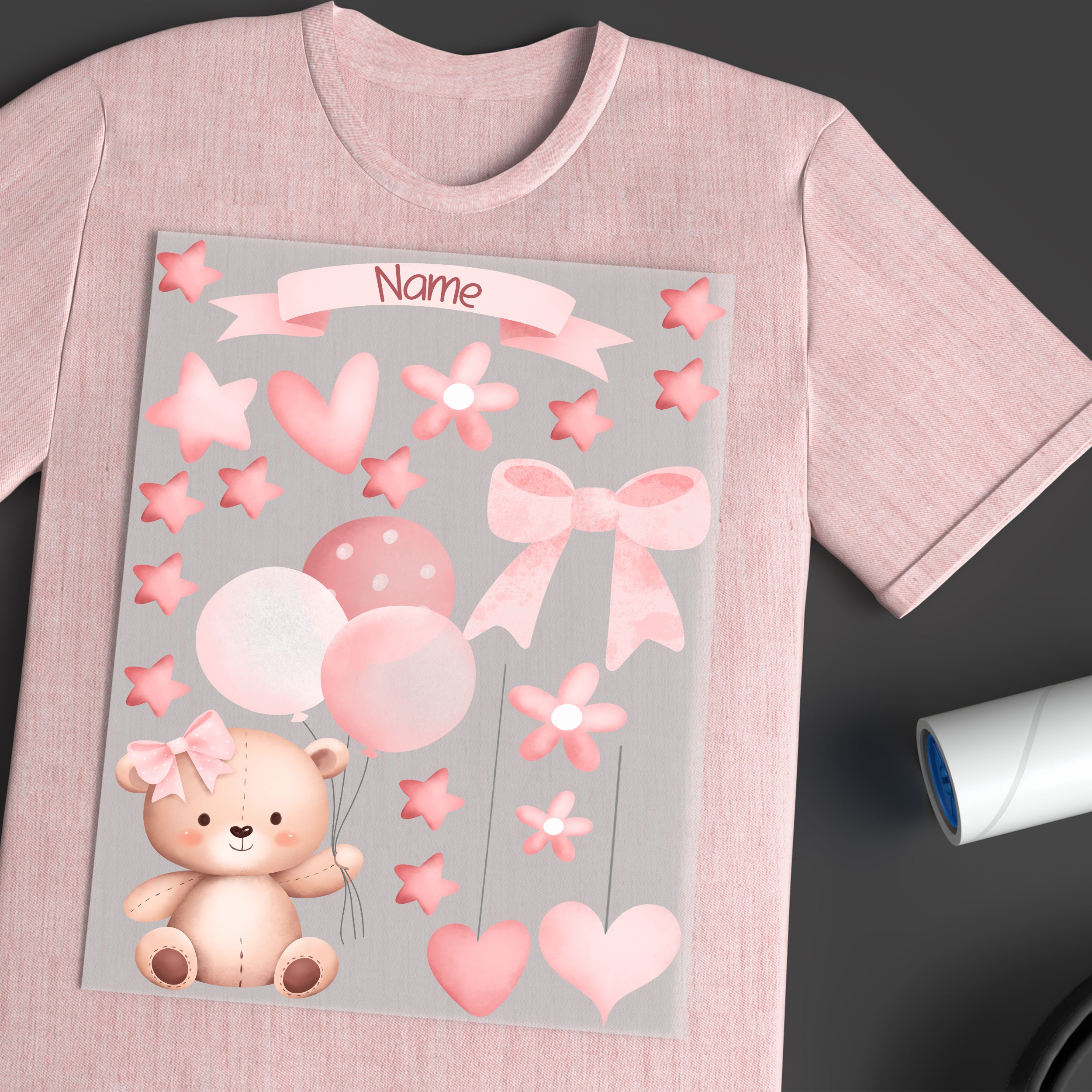 Rosa T-Shirt mit Bärchen, Sternen, Herzen und Luftballons.