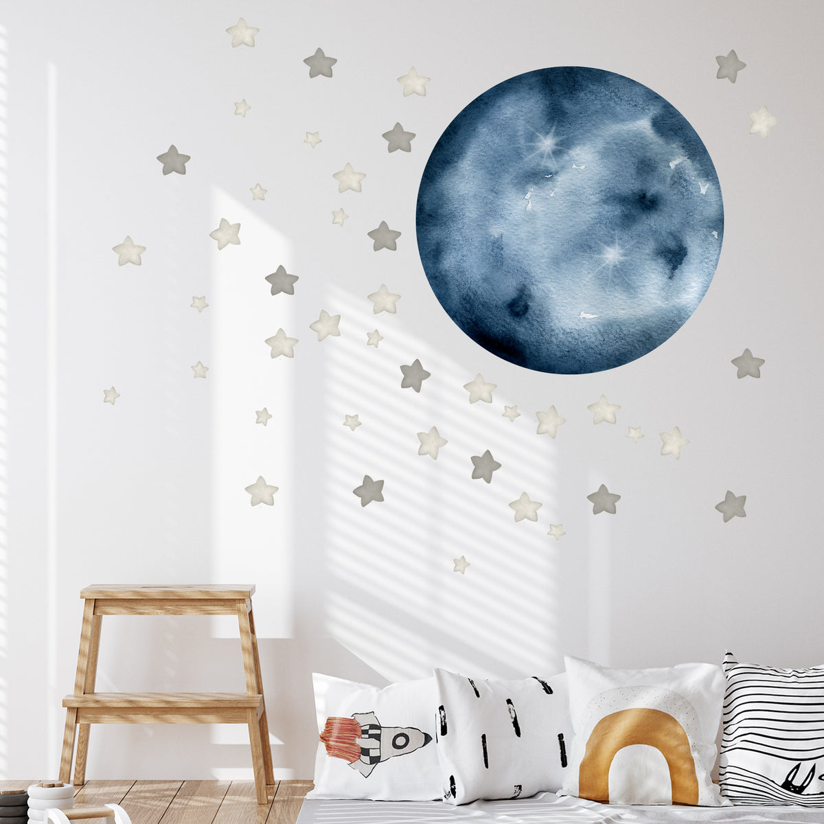 Wandtattoo Mond und Sterne an weißer Kinderzimmerwand