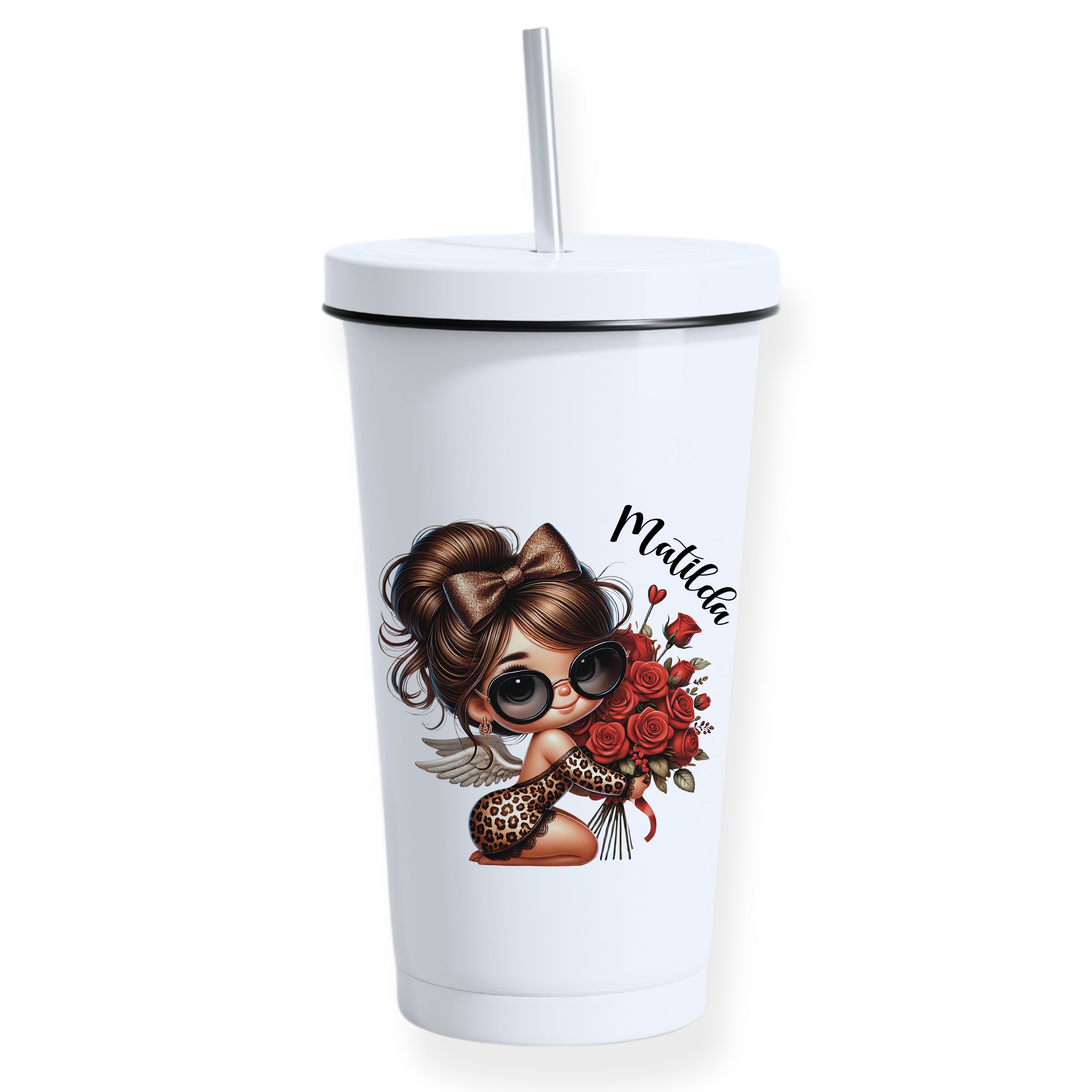 Weißer Becher mit Mädchen, Sonnenbrille und Rosen.