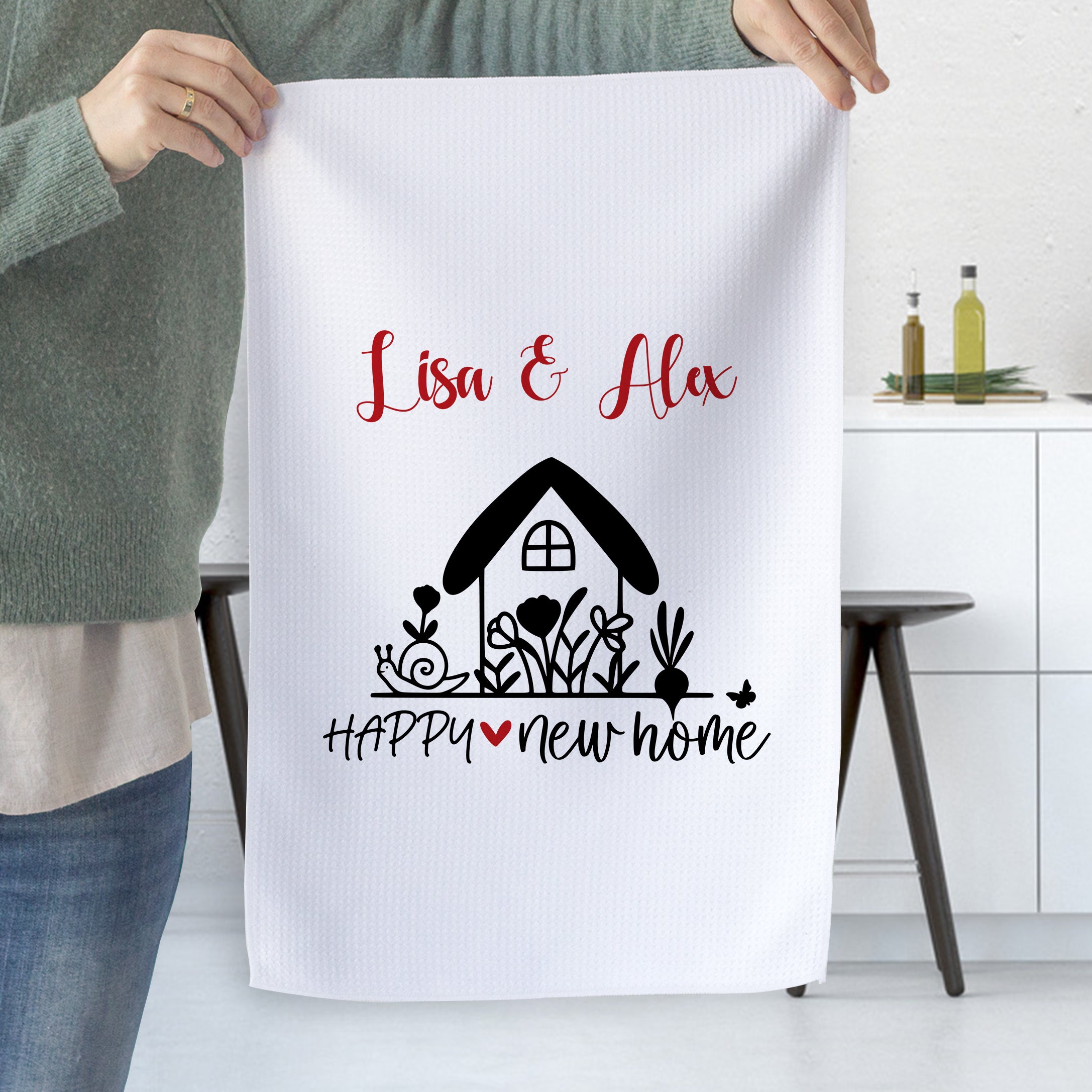 Personalisierte Küchentuch mit schwarzem Haus und Pflanzenmotiv.