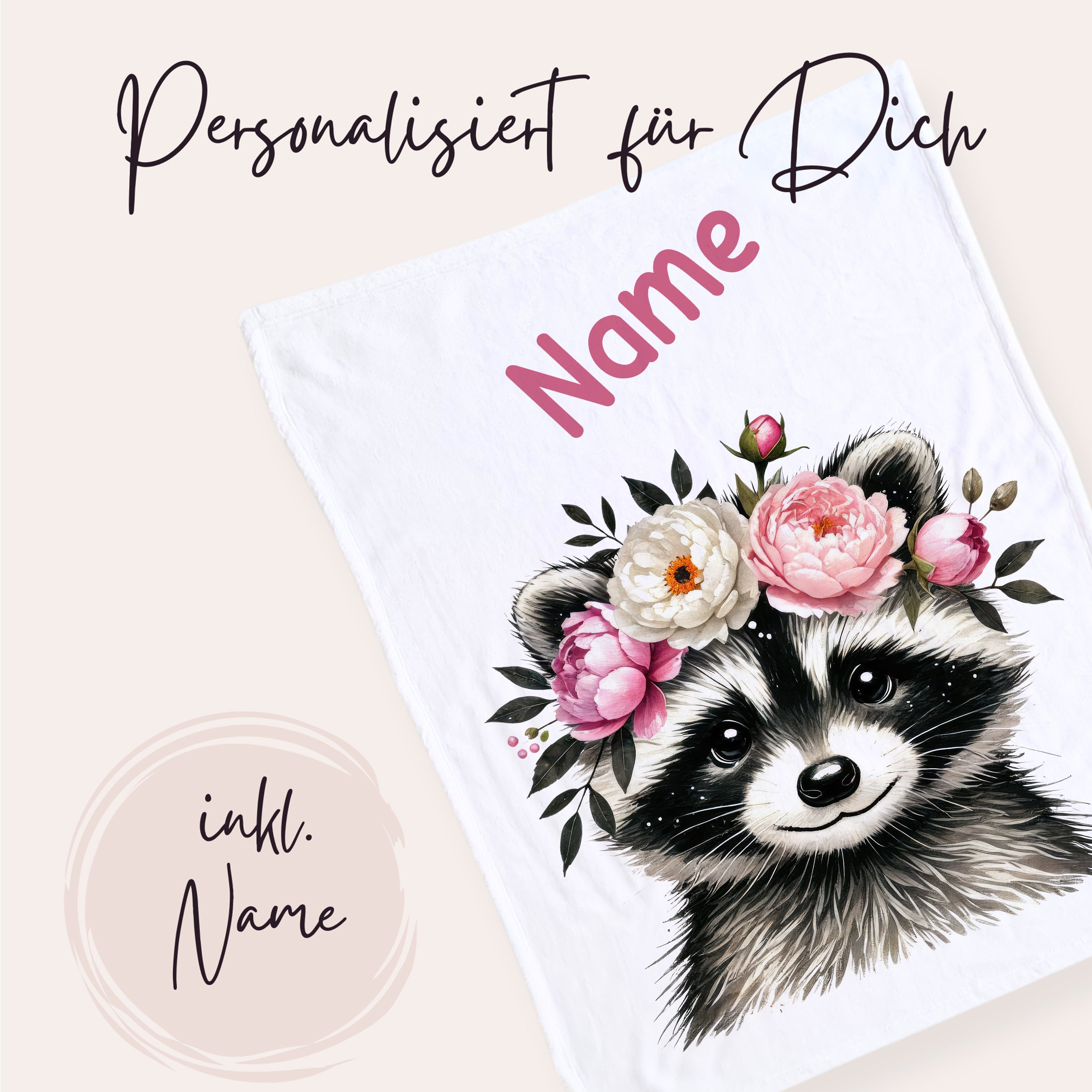 Personalisierbares Handtuch mit Waschbär und Blumenmotiv.