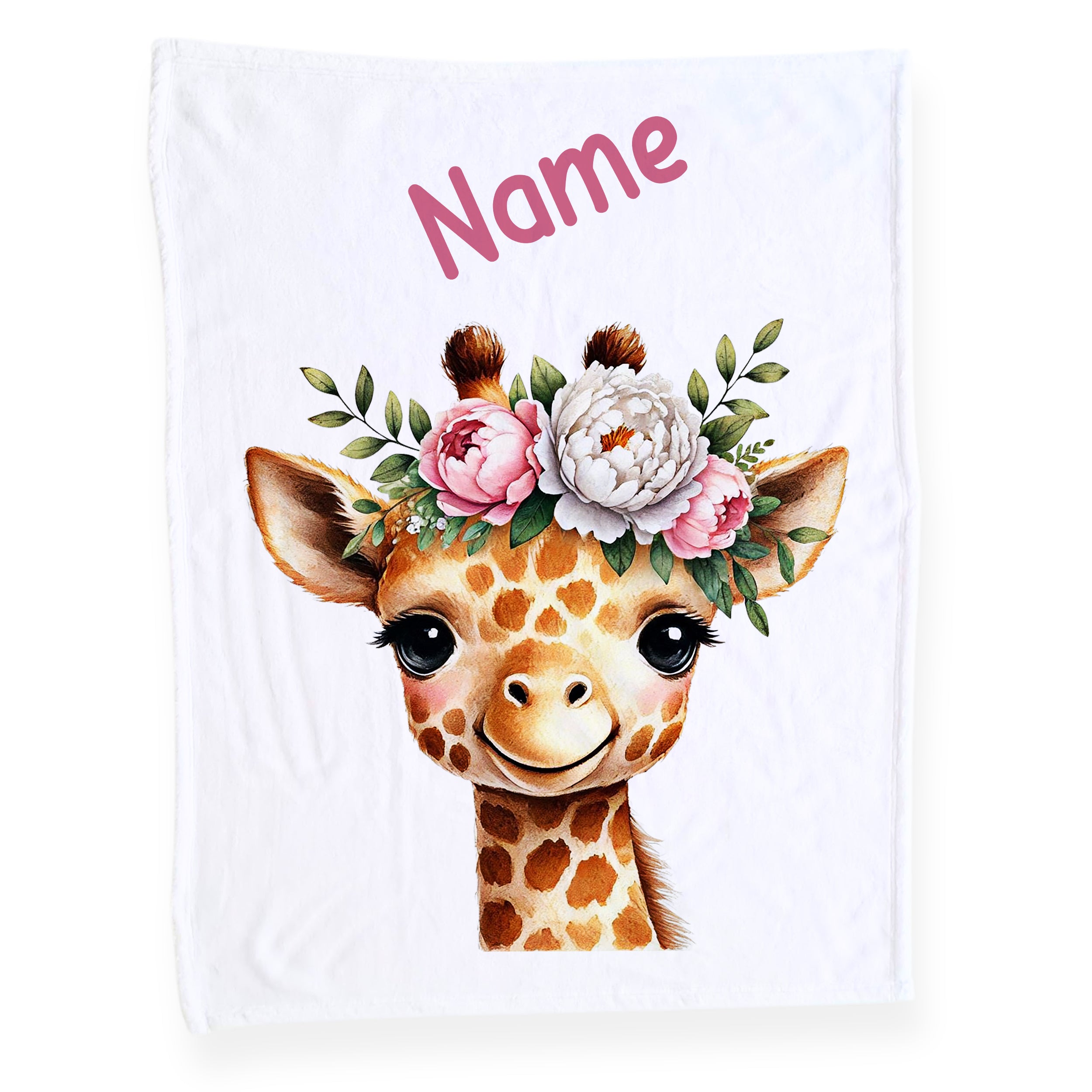 Giraffe mit Blumenkranz auf weißem Hintergrund.