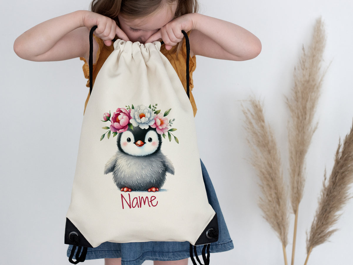Beiger Rucksack mit Pinguin-Motiv und Blumen, personalisierbar.