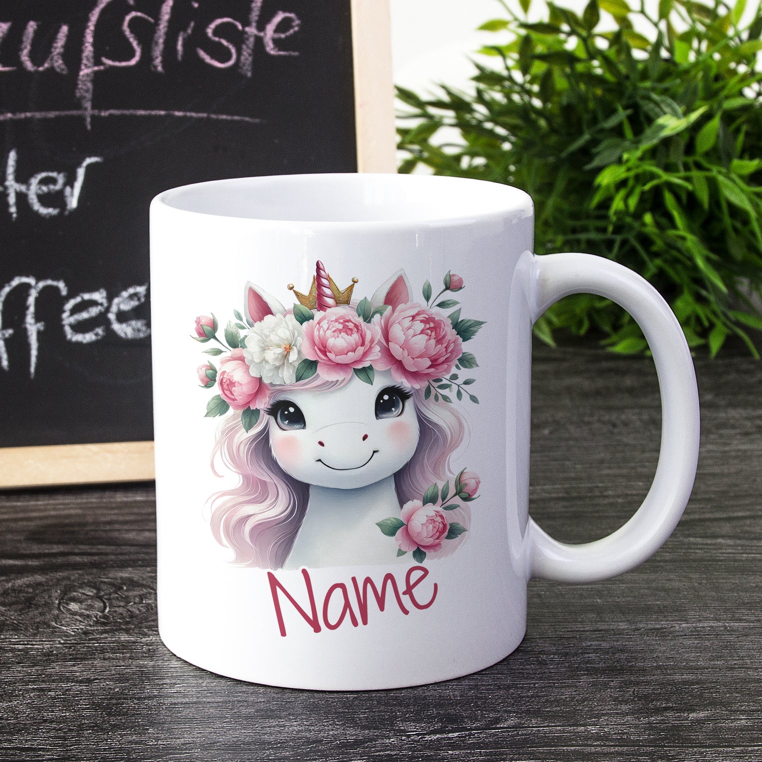 Tasse mit Einhorn-Motiv und Blumen, personalisierbar.