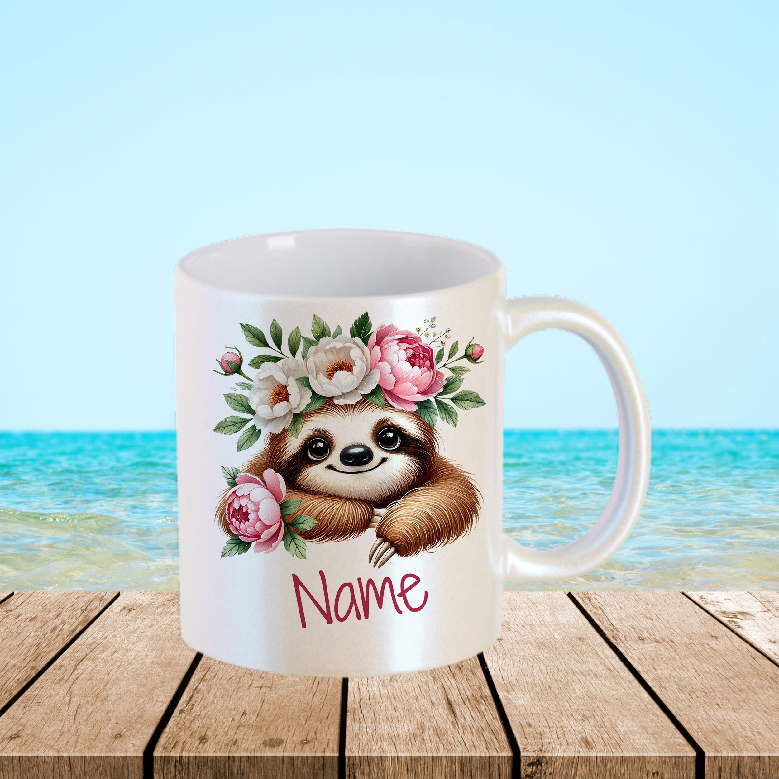 Kaffeetasse mit niedlichem Faultier und Blumenkranz.