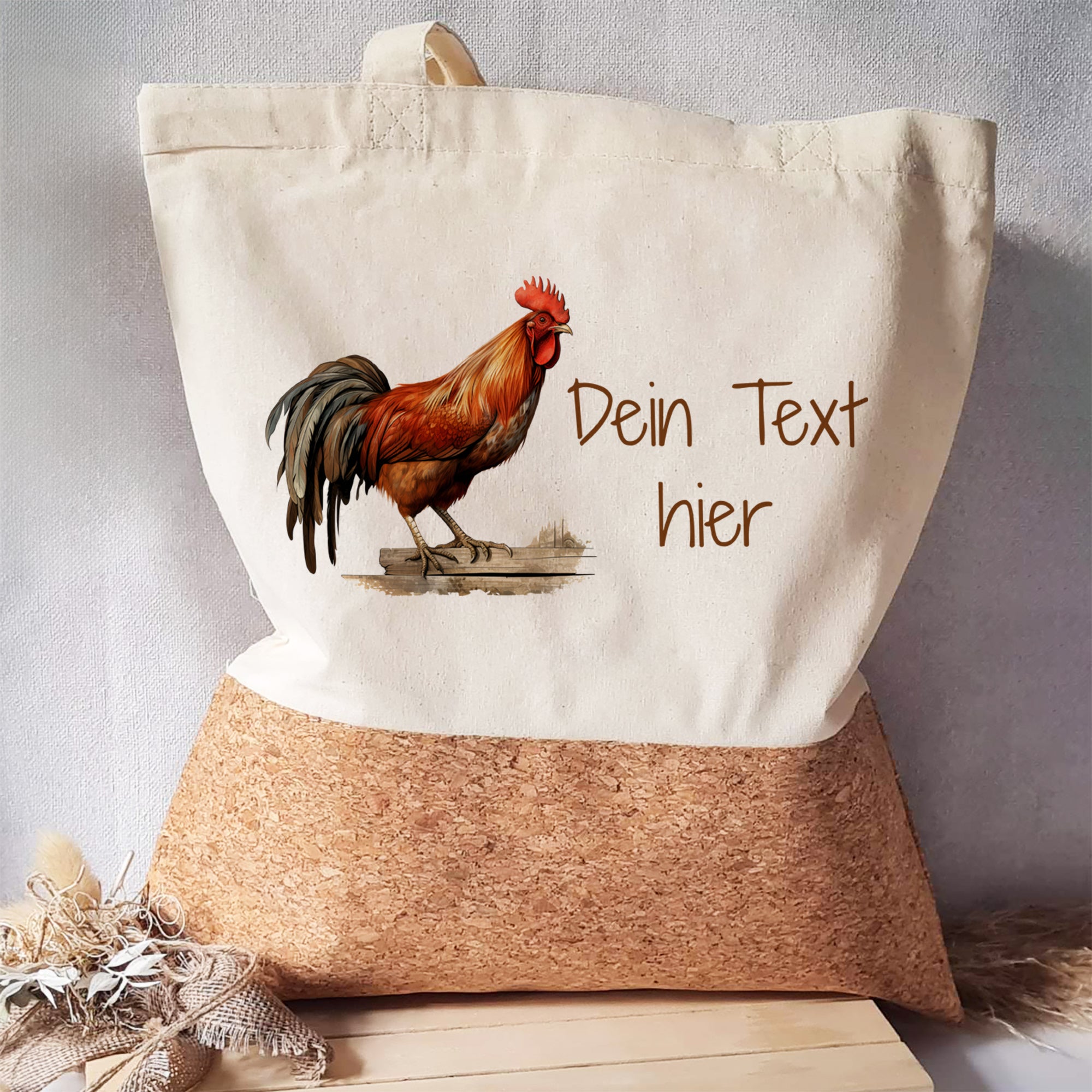 Beige Tasche mit Hühner-Motiv und personalisierbarem Text.