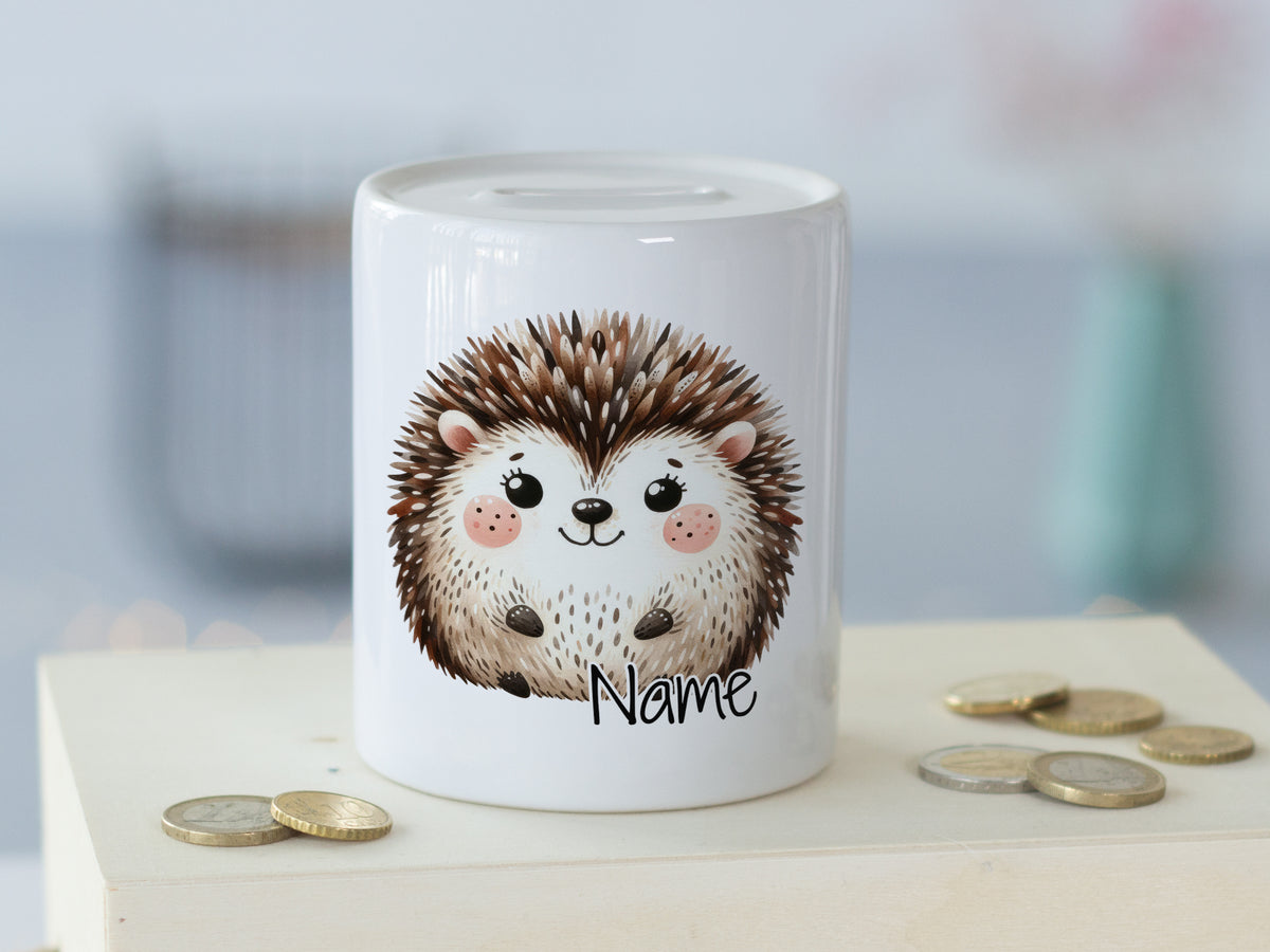 Weißes Sparschwein mit niedlichem Igelmotiv und personalisierbarem Namen.
