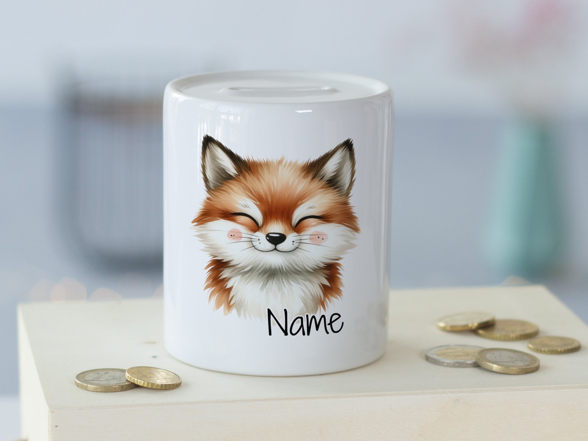 Spardose Fuchs mit Namen personalisiert, für Kinder auf dem Tisch