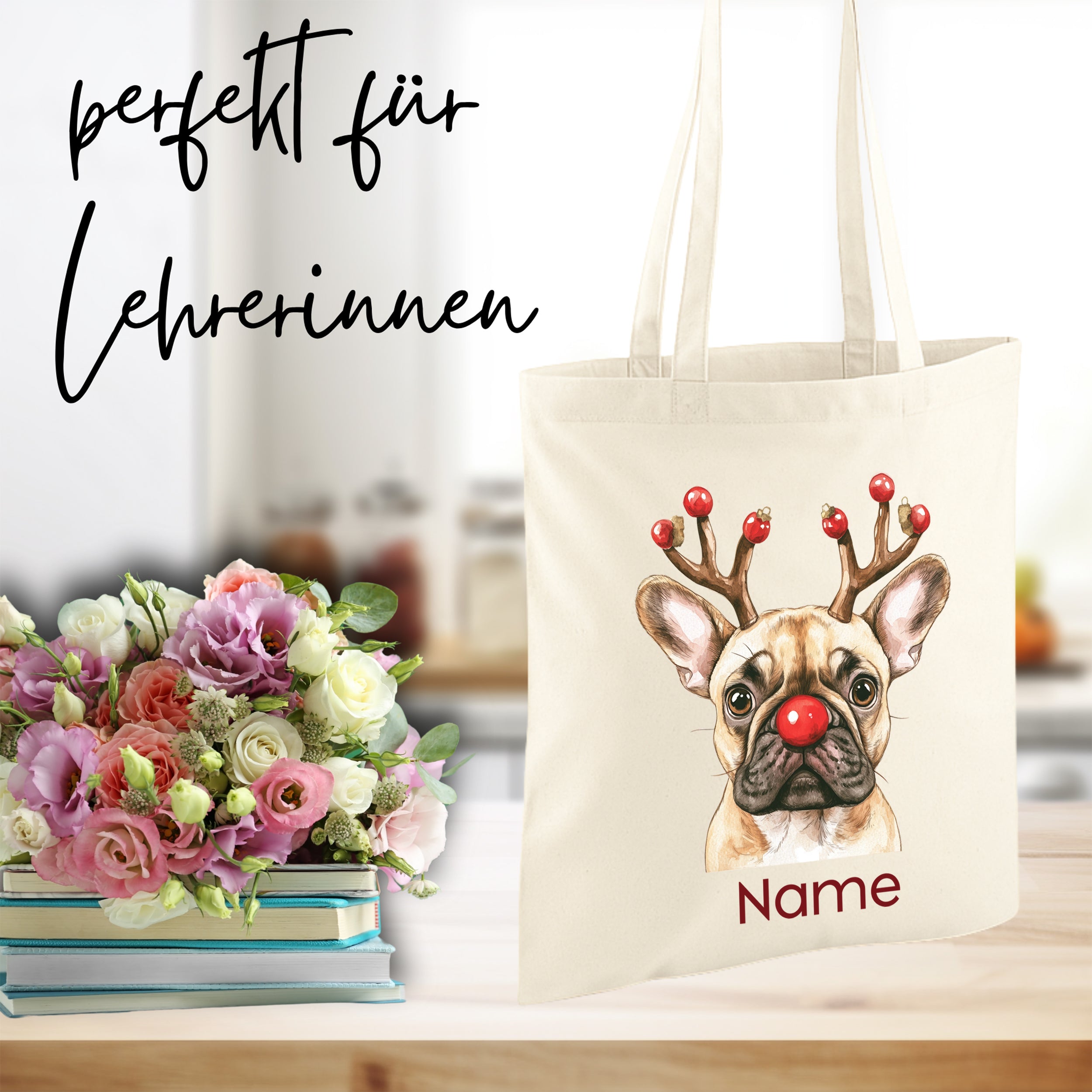 Beige Tasche mit französischem Bulldoggen-Motiv und Weihnachtsdeko.