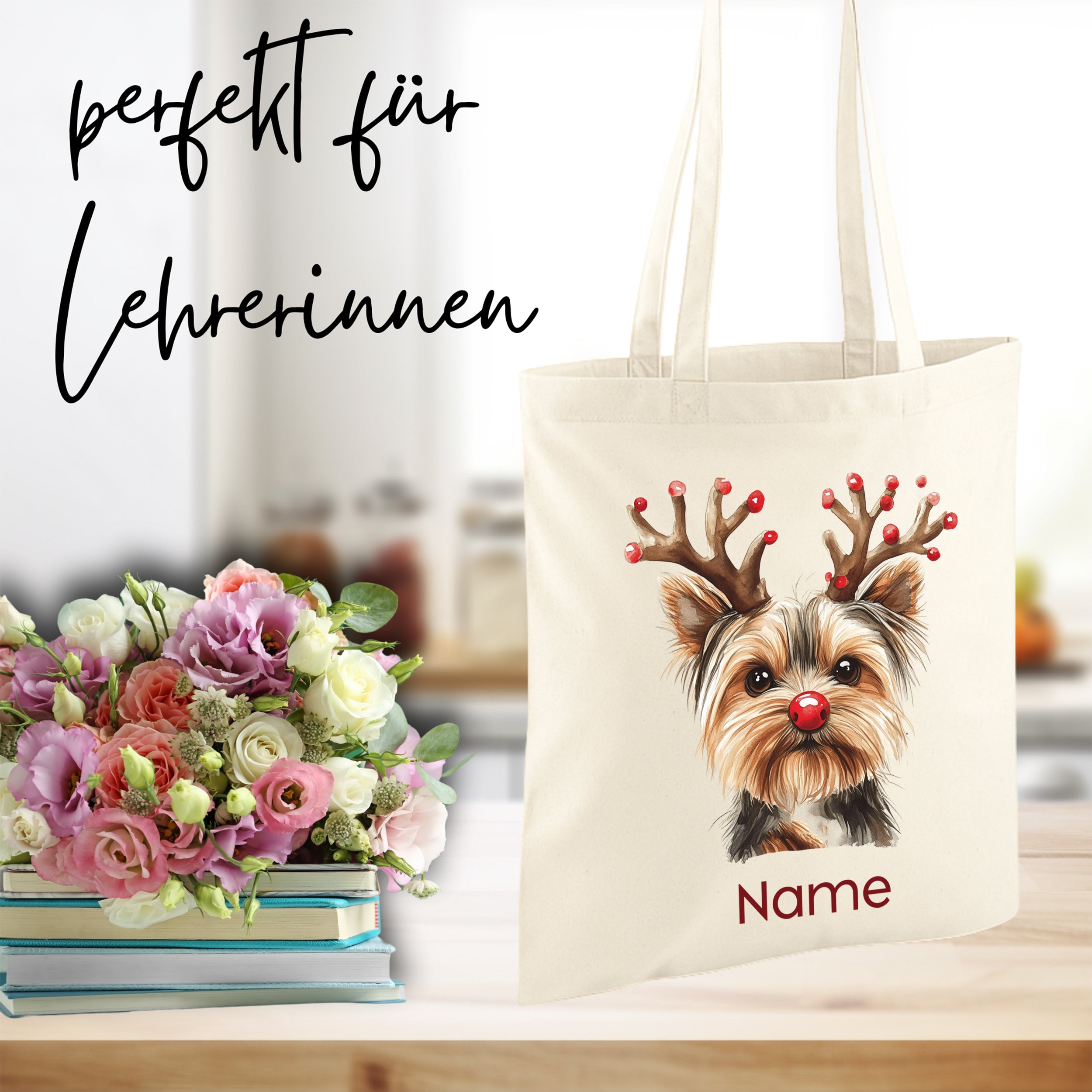 Beige Tragetasche mit Yorkshire Terrier und Weihnachtsmotiven.