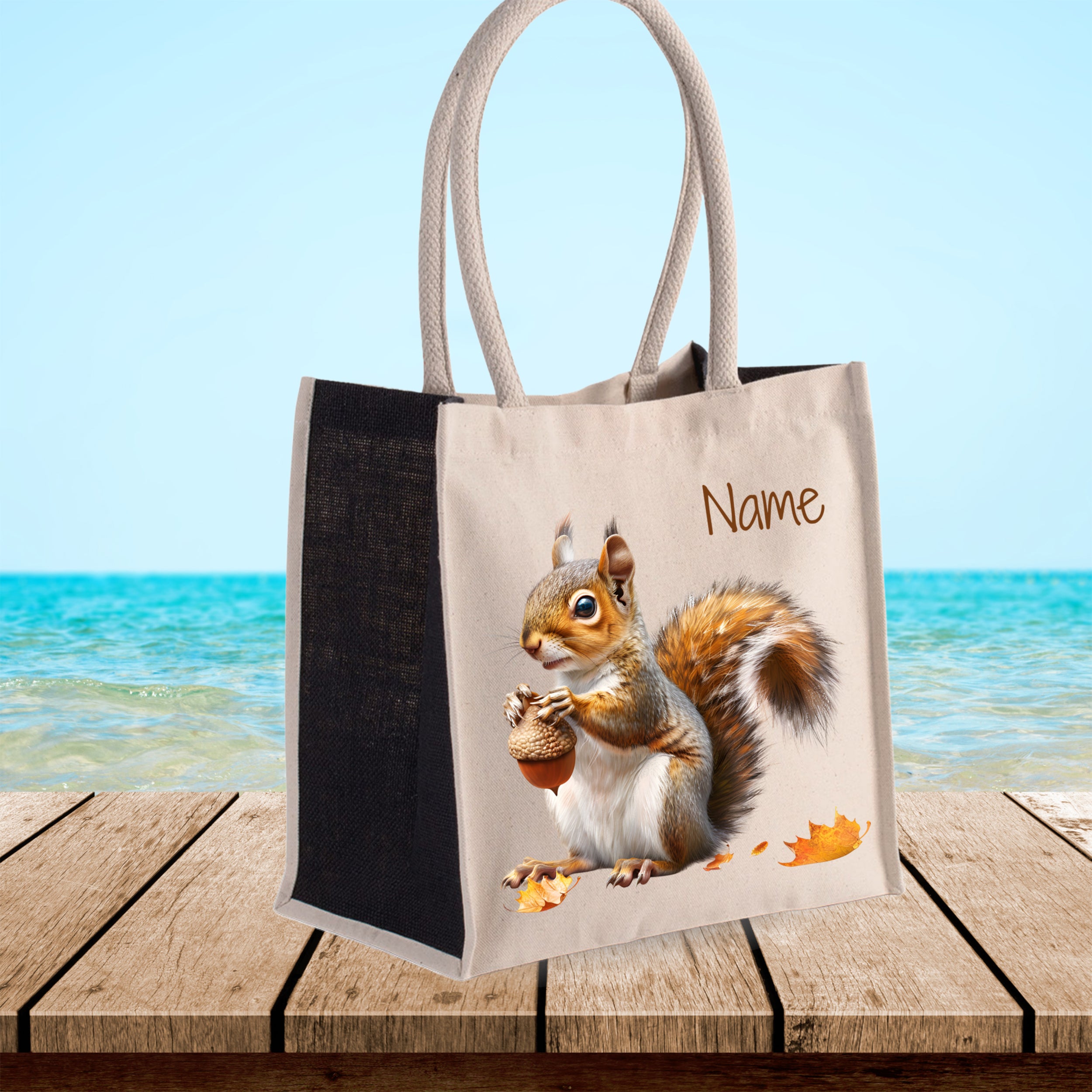 Stofftasche mit Eichhörnchen-Motiv und personalisiertem Namen.