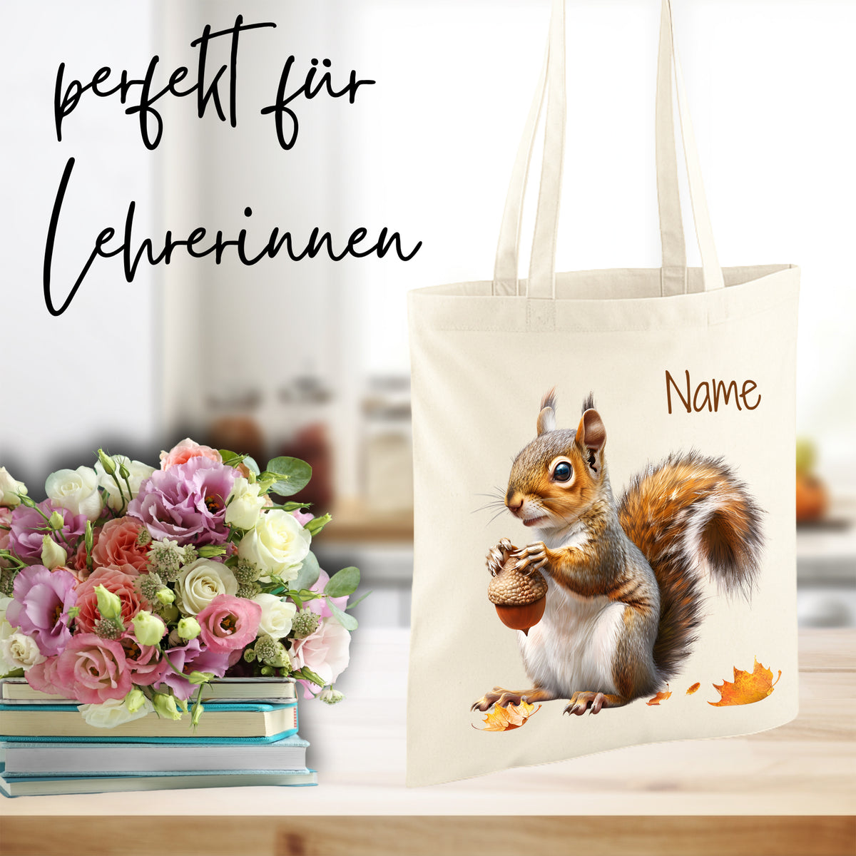 Beige Tasche mit Eichhörnchen und personalisierbarem Namen.