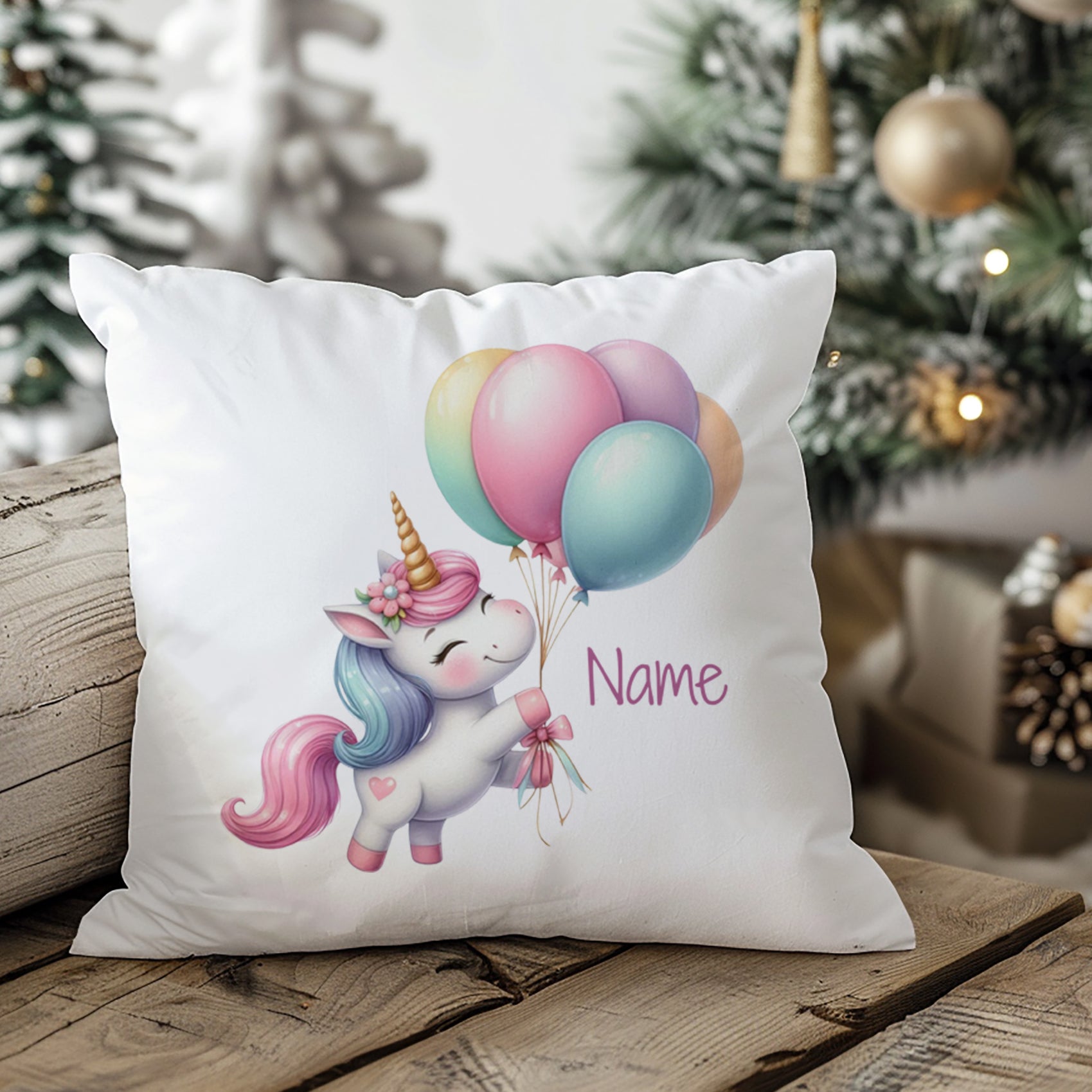 Kissen mit einhornförmigem Design und bunten Luftballons.