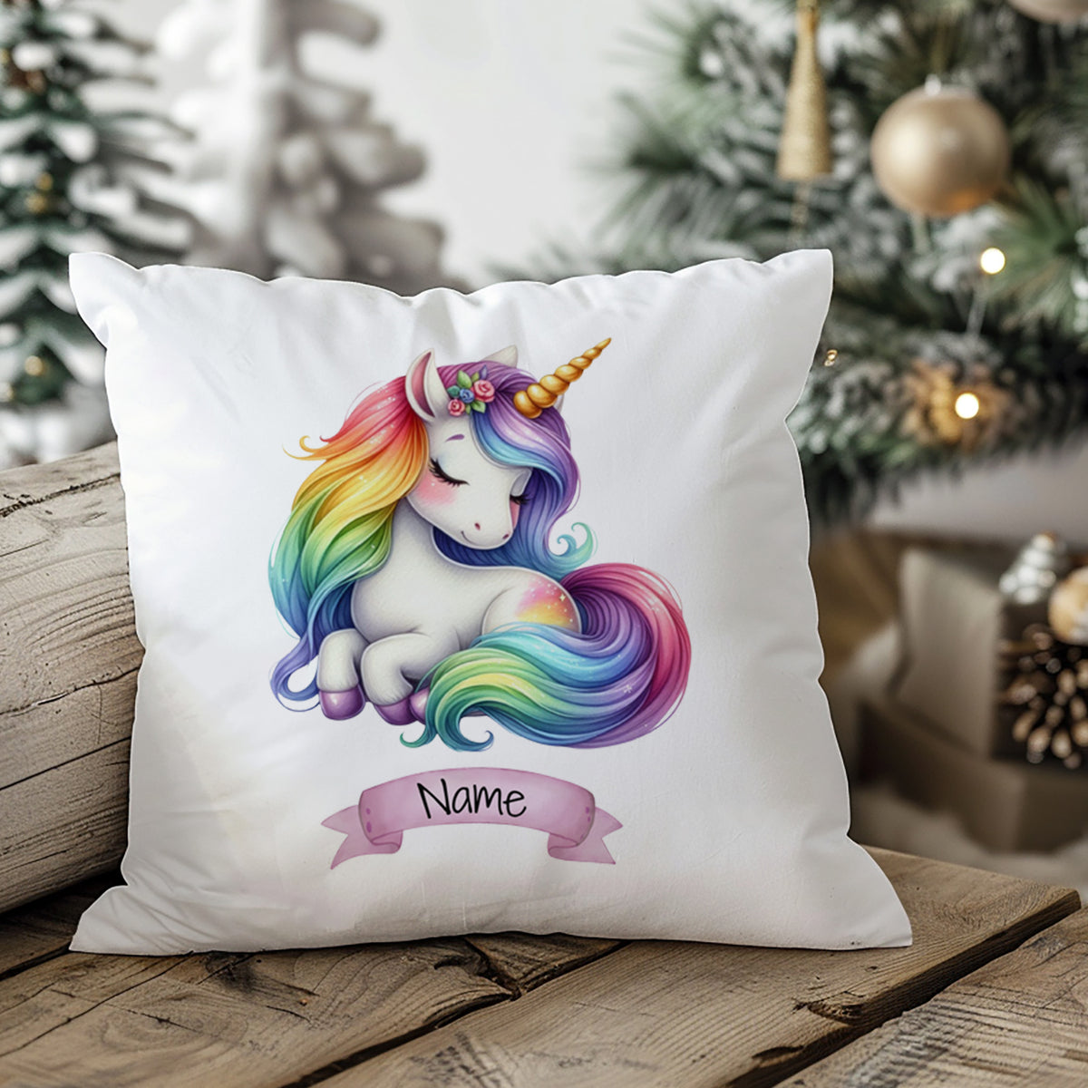 Kissen mit einem bunten Einhorn und personalisierbarem Namen.