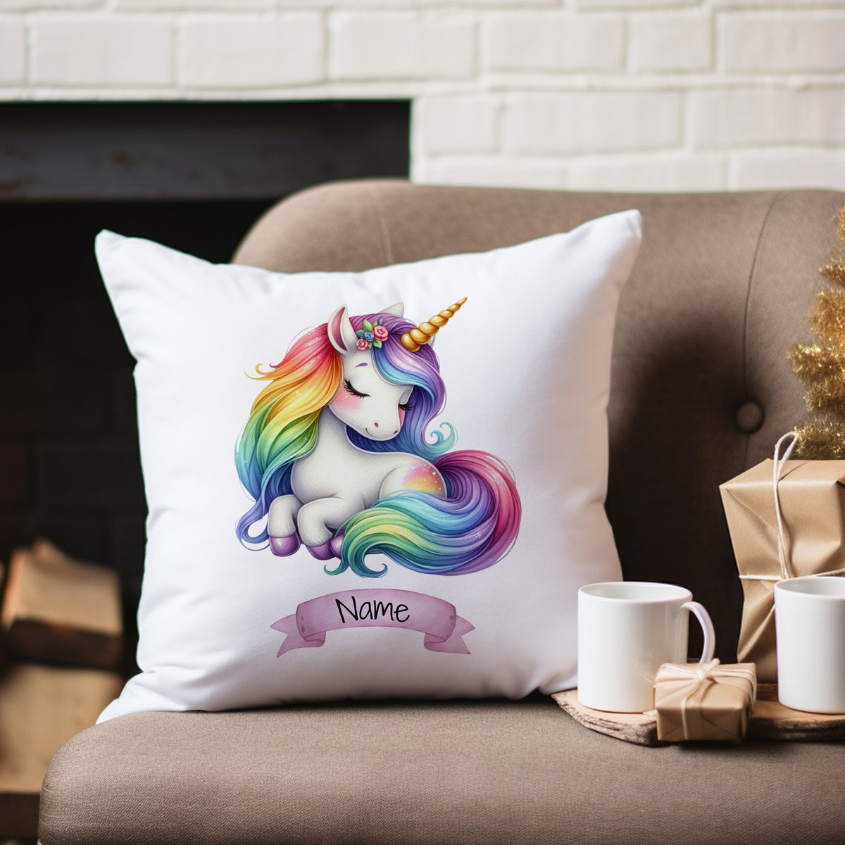 Kissen mit buntem Einhorn und personalisierbarem Namen.