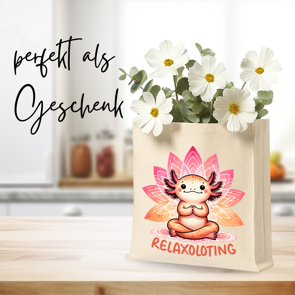 Beige Geschenktüte mit entspannendem Motiv und Blumen.